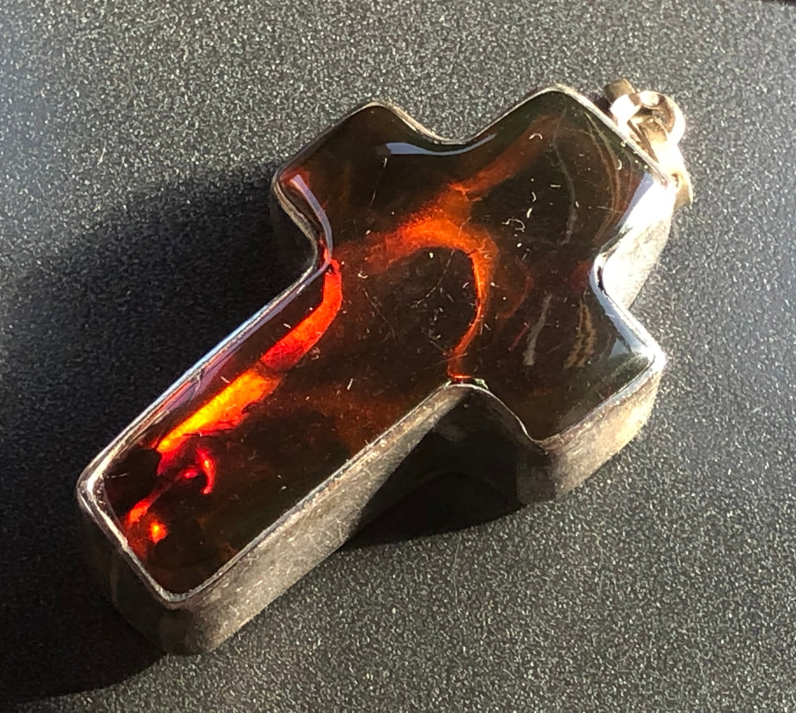 Vintage Silver Amber Pendant , Size: 2.75': Vintage Silver Amber Pendant, Size: 2.75', weight 29g.