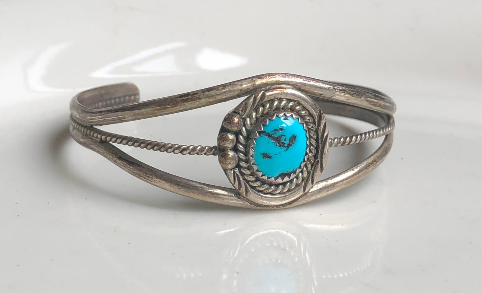 Vintage Silver Turquoise Bracelet: Vintage Silver Turquoise Bracelet
