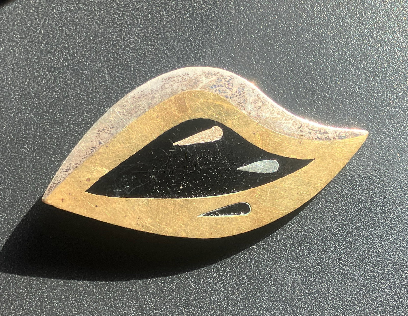 Artistic Silver Brooch: A unique artistic Silver brooch with a modern design, Size: 2.5", weight 11.9g