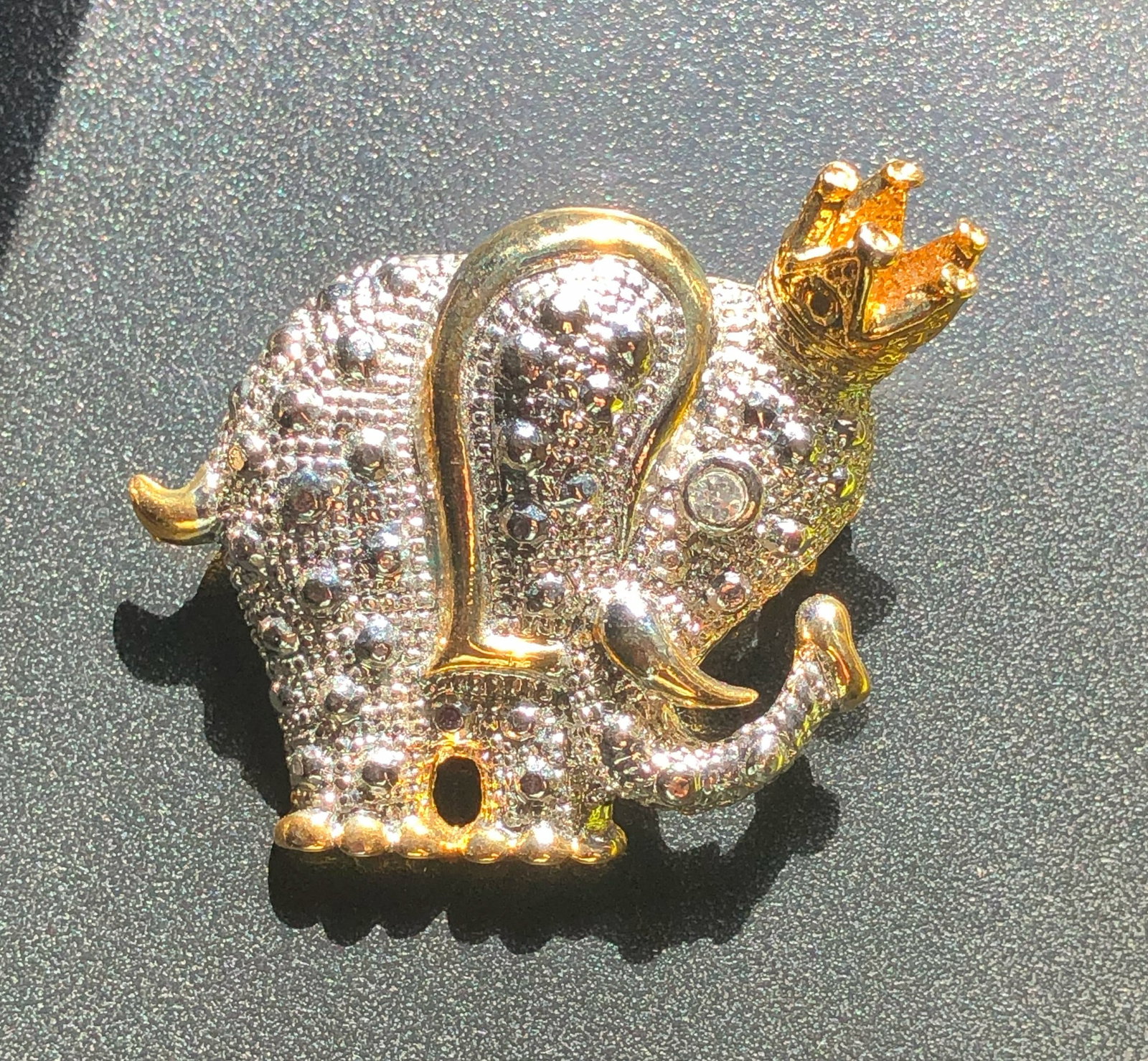 Vintage Elephant Brooch Pin: Vintage Elephant Brooch Pin