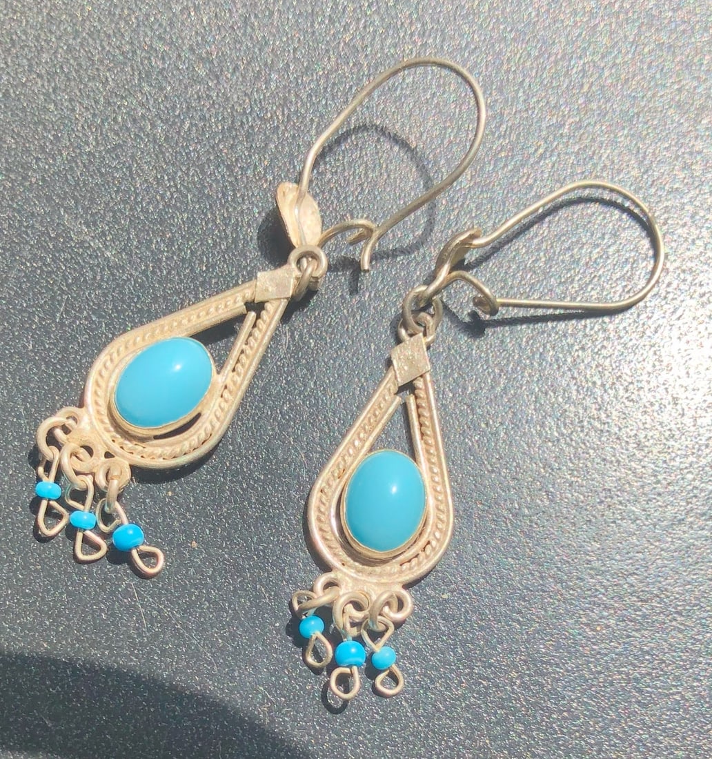 Pair of silver Earrings: Pair of silver Earrings