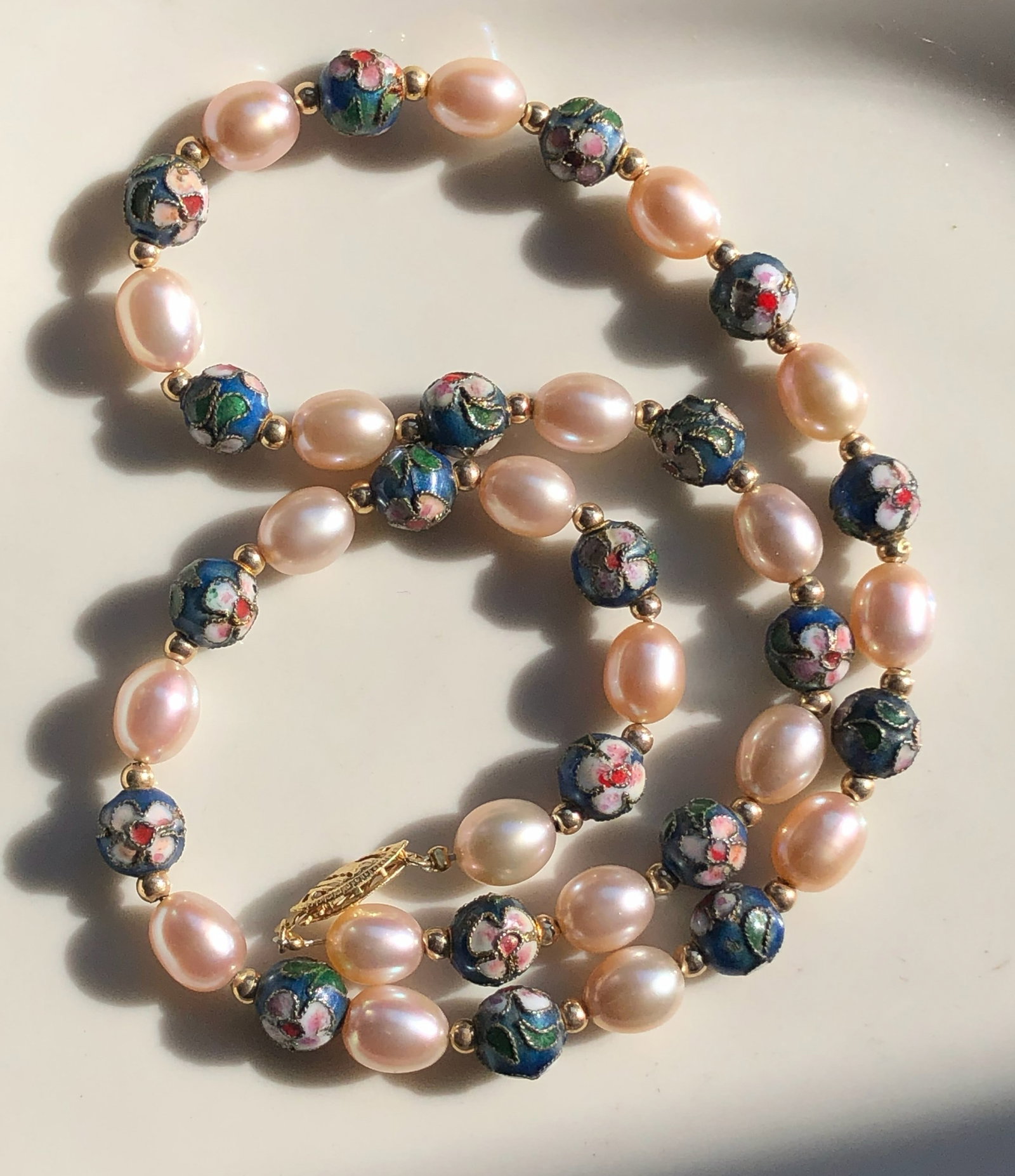 14K Gold Clasp Pearl Necklace: 14K Gold Clasp Pearl Necklace