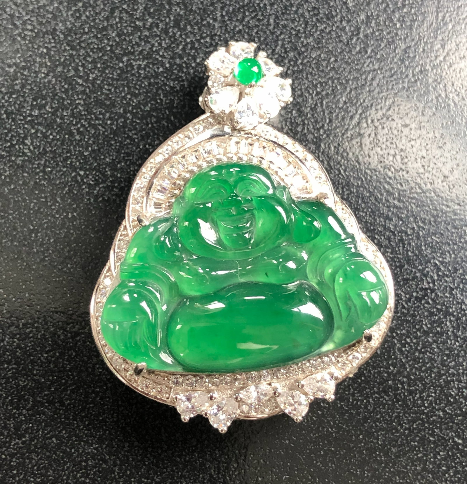 Natural Green jadeite Pendant: Natural Green jadeite Pendant, Size: 1.5" x 1.1"