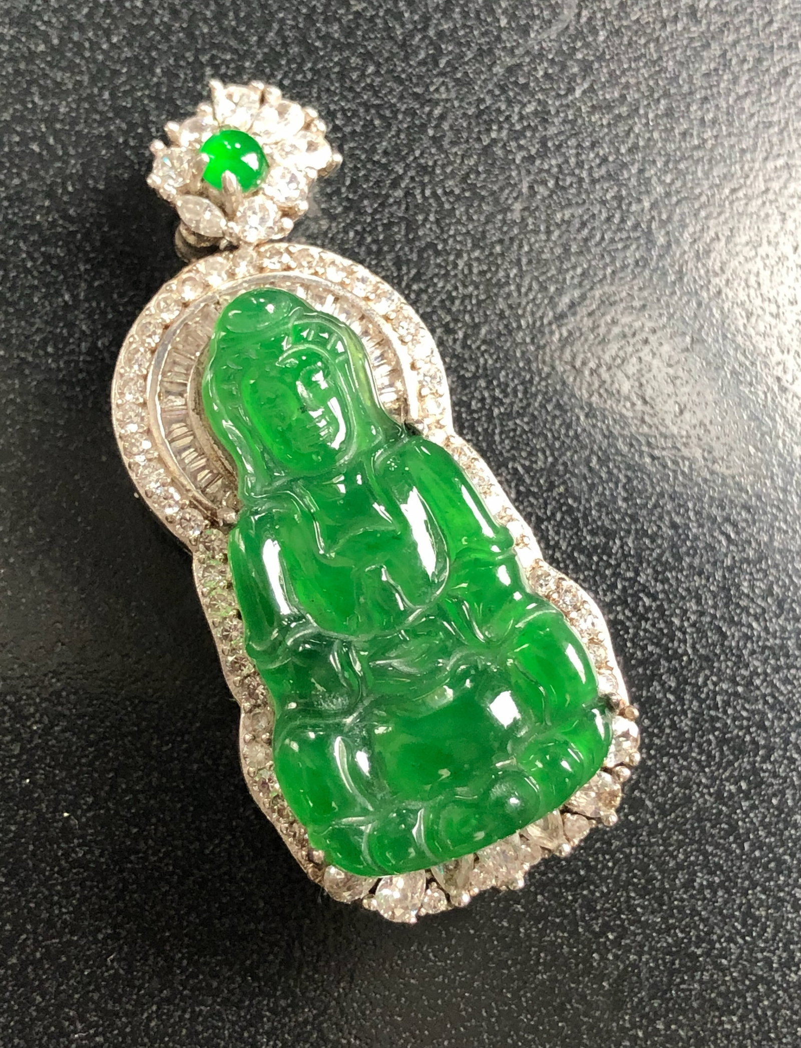 Natural Green Jadeite Pendant: Natural Green Jadeite Pendant, Size: 1.75"