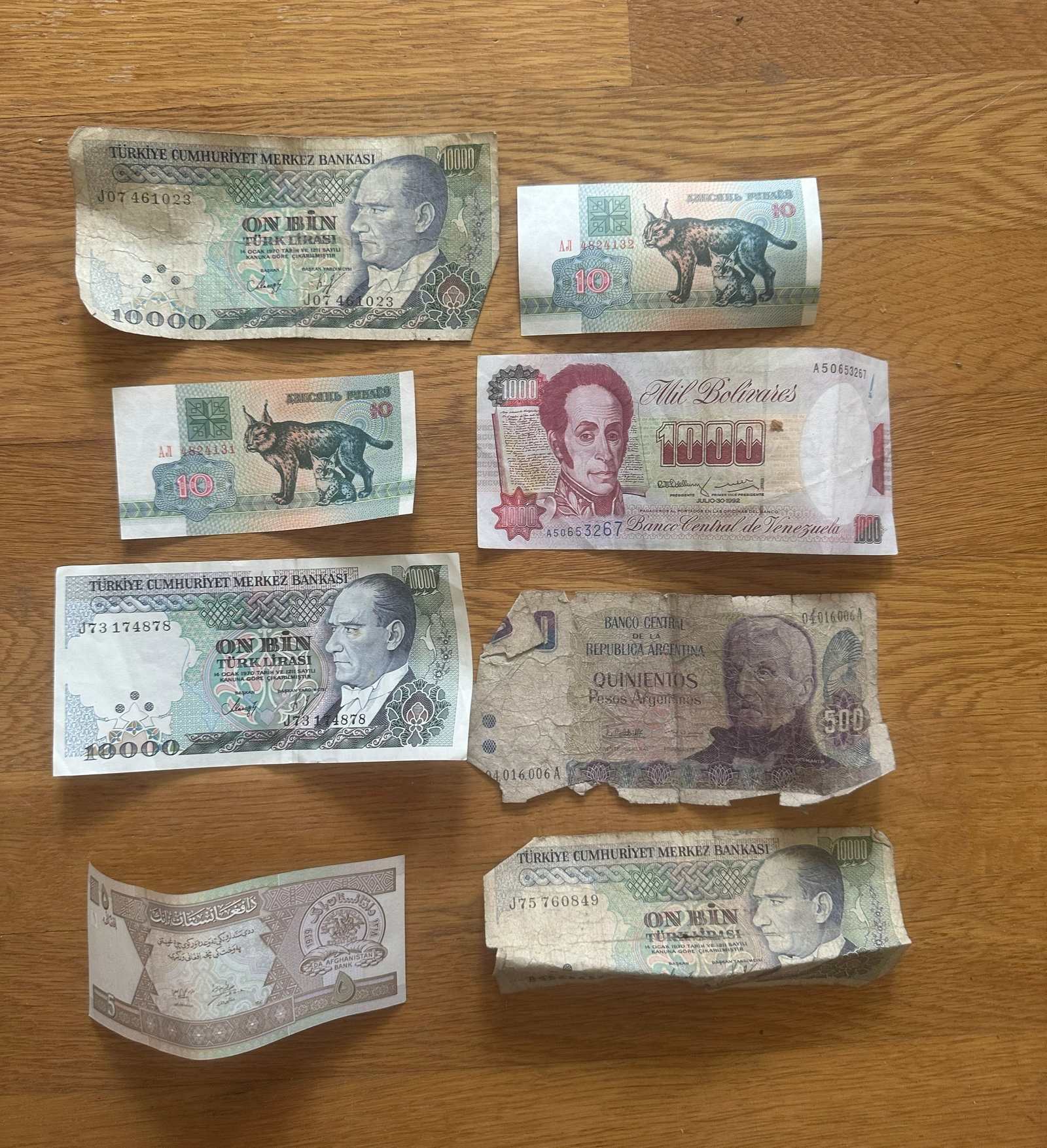 Collection of International Currencies: Collection of International Currencies