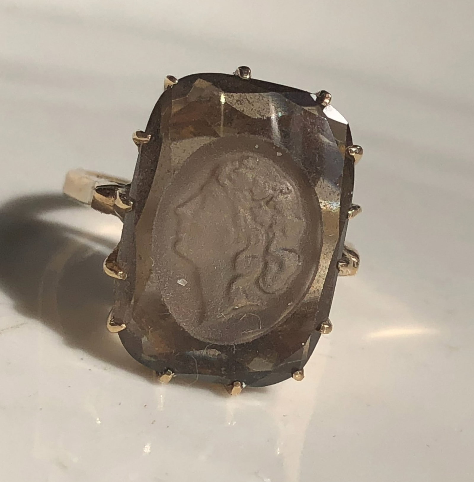 10K Gold Cameo Ring: 10K Gold Cameo Ring, weight 5.4g