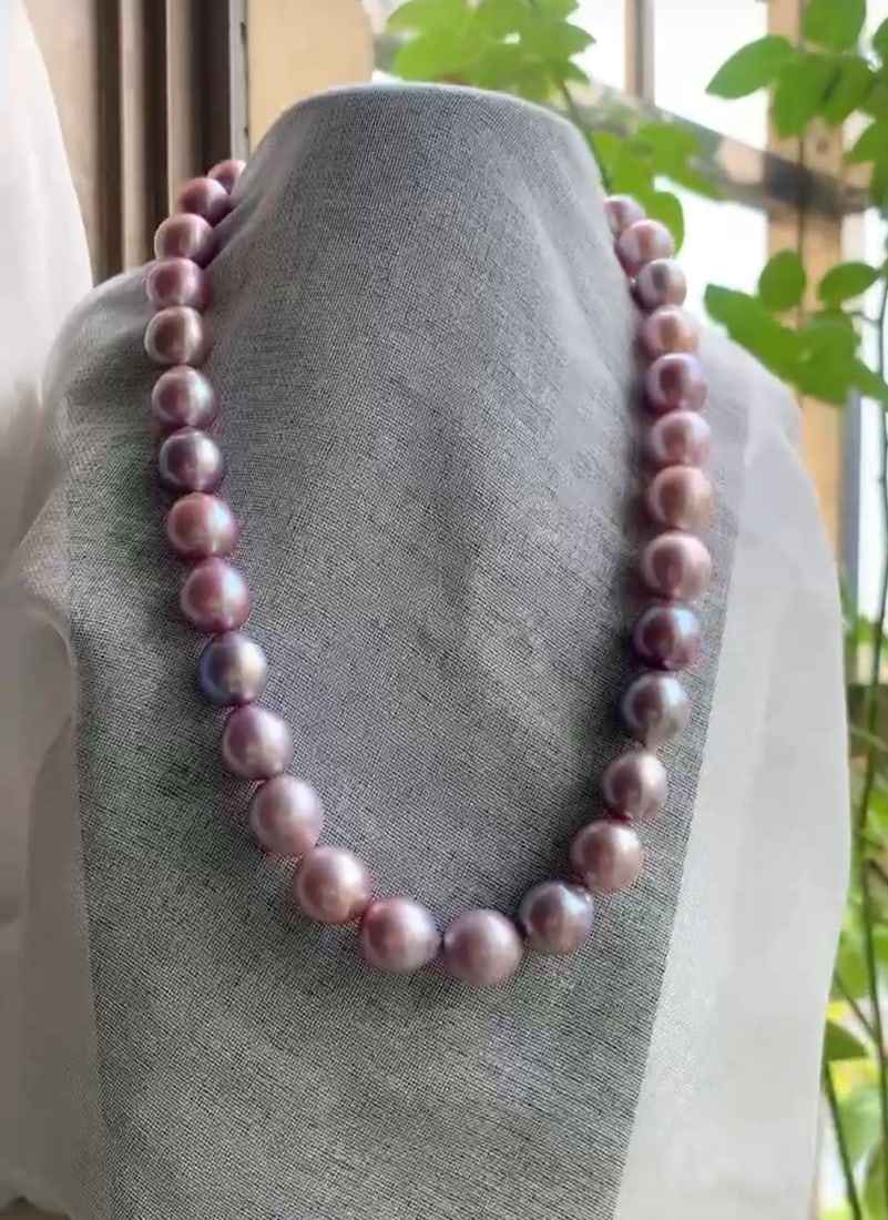 Natural Pearl Necklace: Natural Pearl Necklace, Size of pearl: 12mm