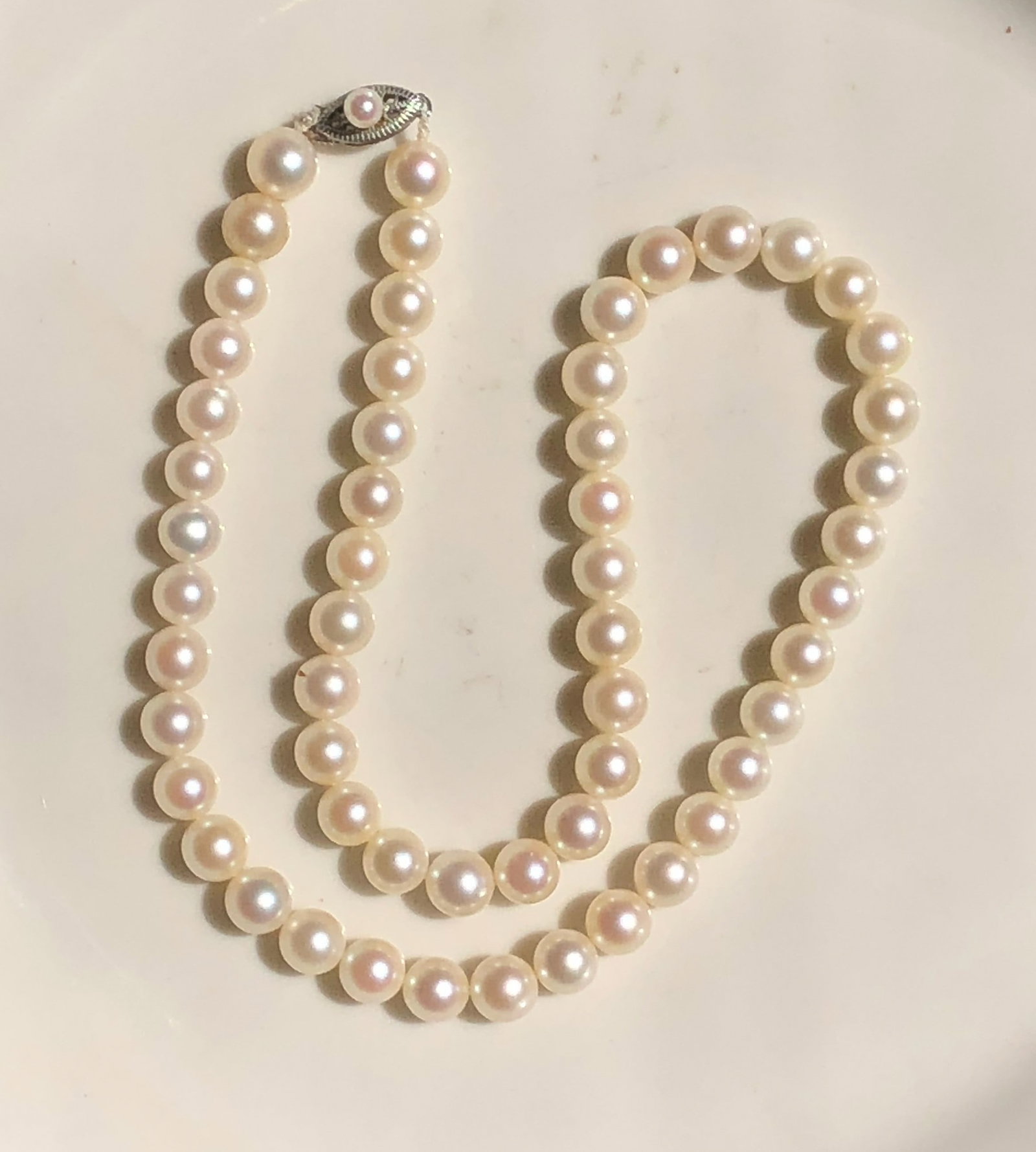 Vintage Pearl Necklace with 14K Gold Clasp: Vintage Pearl Necklace with 14K Gold Clasp, Length: 16", Size of each bead: 7mm