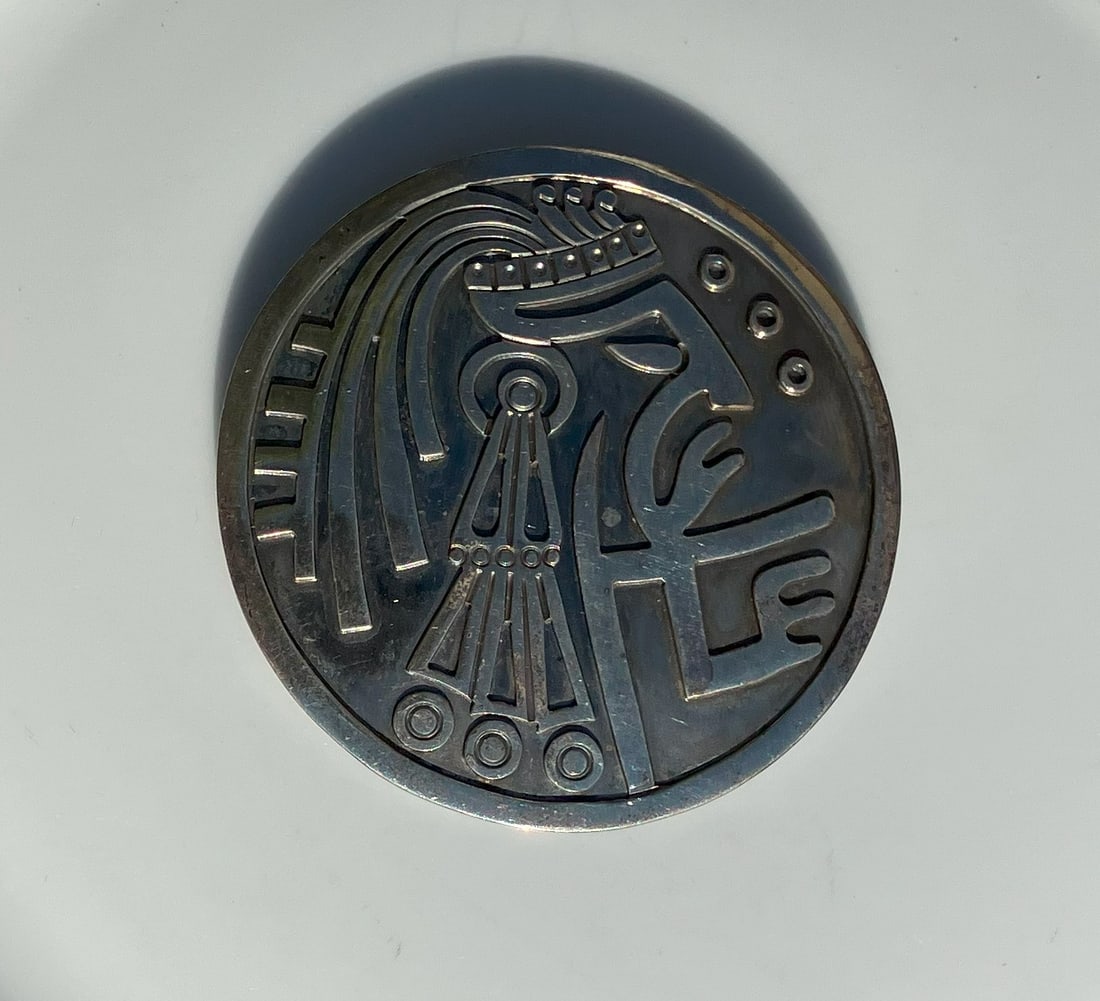 Vintage Silver Brooch Pin: Vintage Silver Brooch Pin, Size: 2.5", weight 27.4g