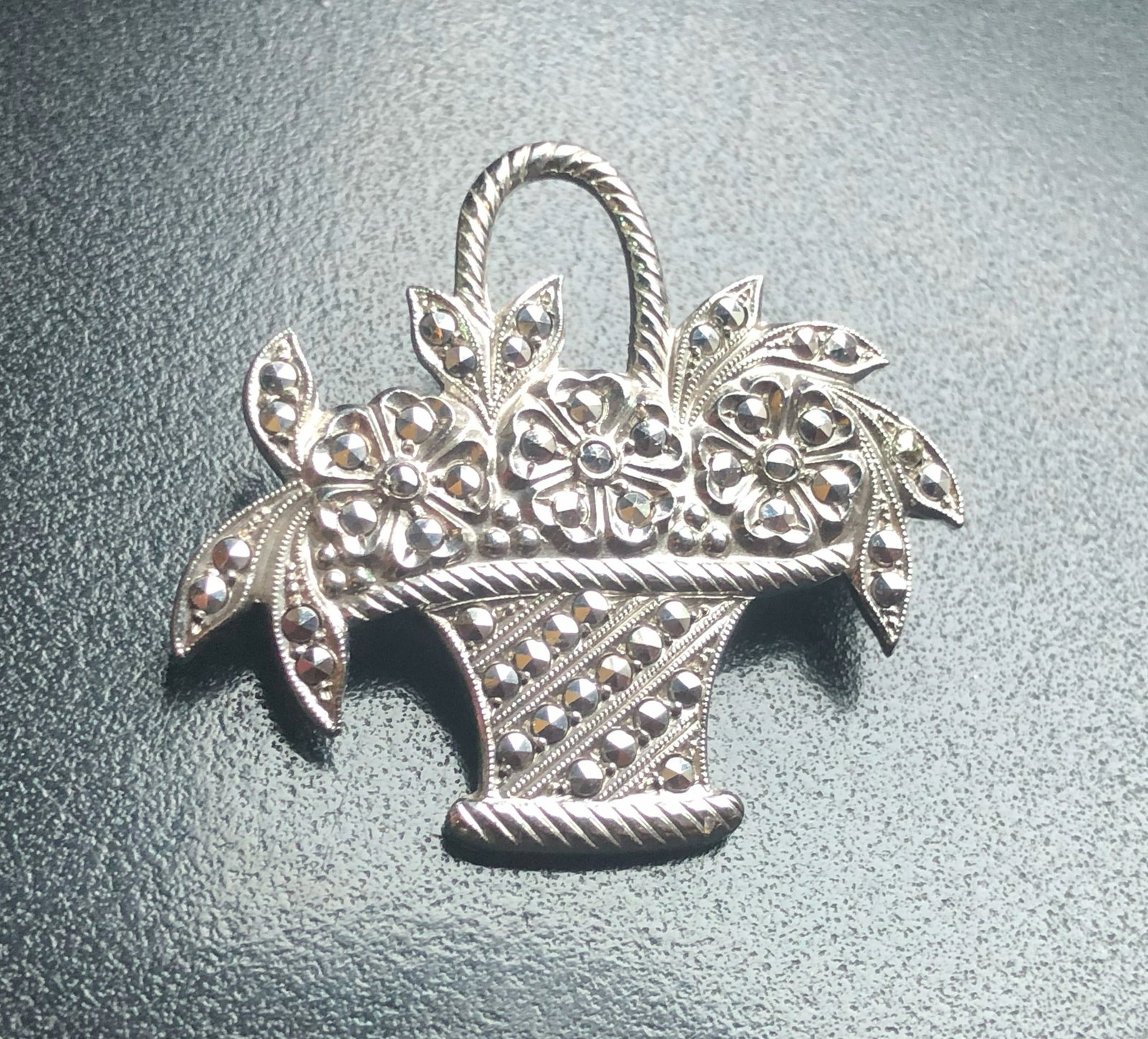 Vintage Silver Brooch Pin: Vintage Silver Brooch Pin