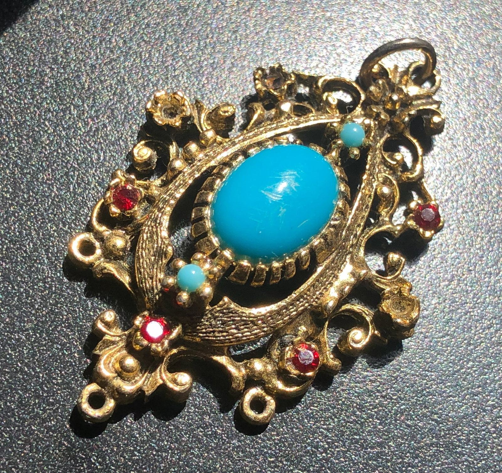 Vntage Pendant: Vntage Pendant, Size: 2"