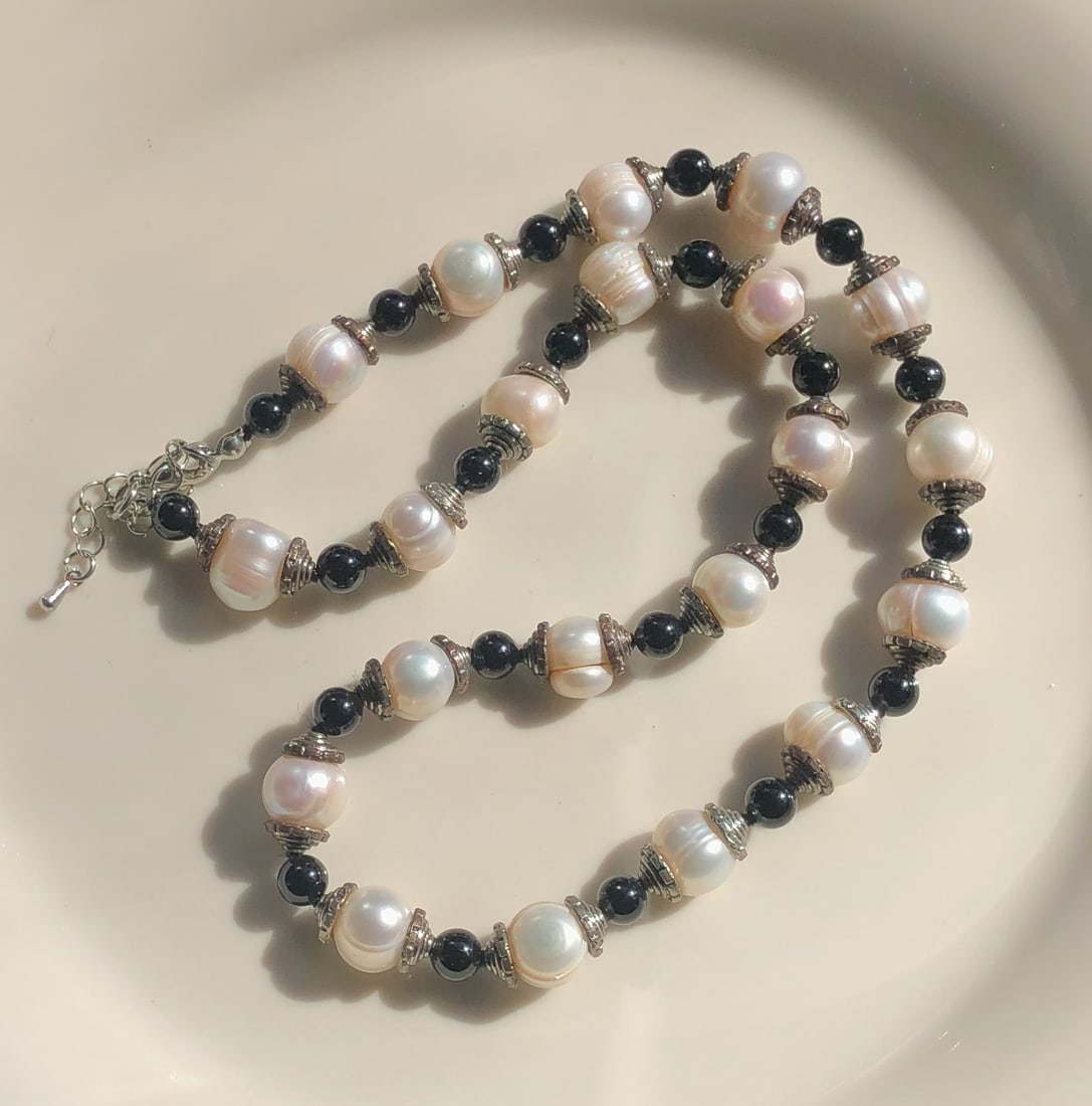 Vintage Pearl Neckalce (1 of 4)