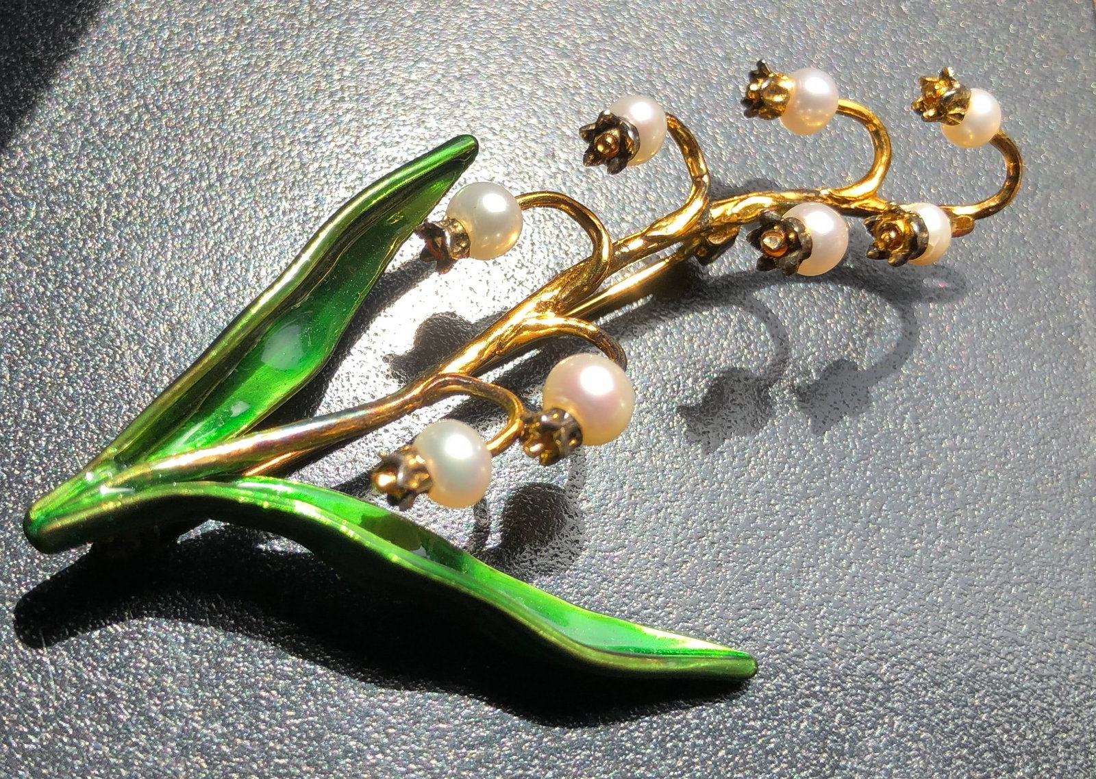 Vintage Silver Pearl Brooch Pin: Vintage Silver Pearl Brooch Pin, Size: 2"