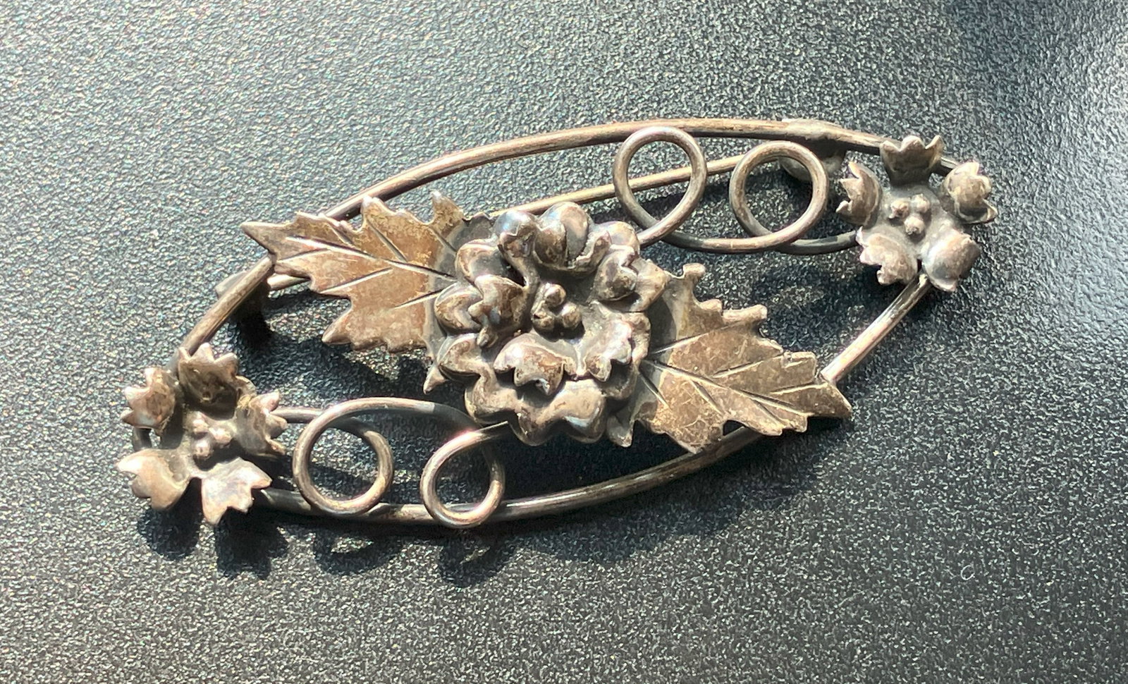 Vintage Silver Brooch Pin: Vintage Silver Brooch Pin, Size: 2.5", weight 8.7g
