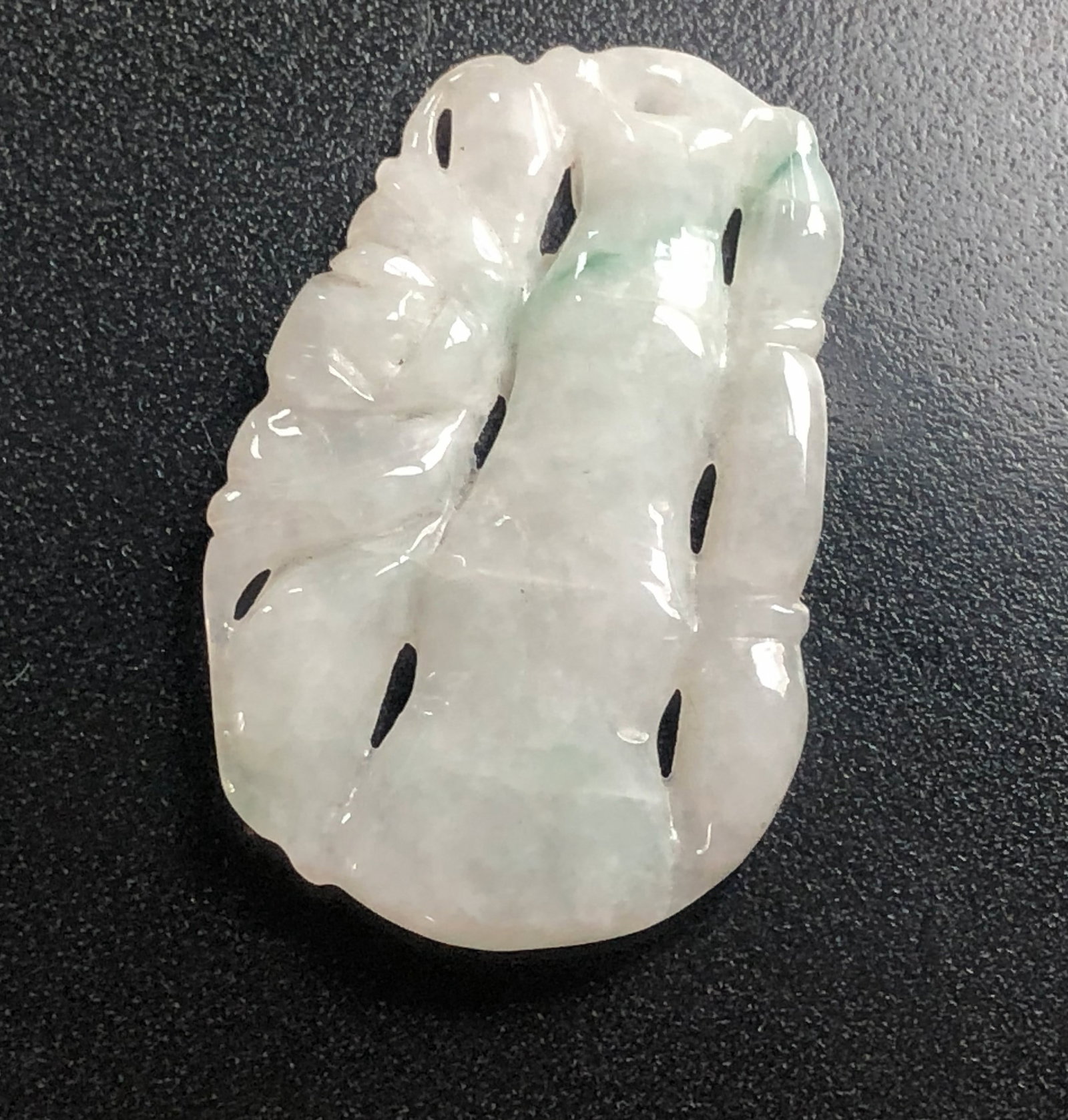 Natural Jadeite Pendant: Vnatural Jadeite Pendant, Size: 1.75"
