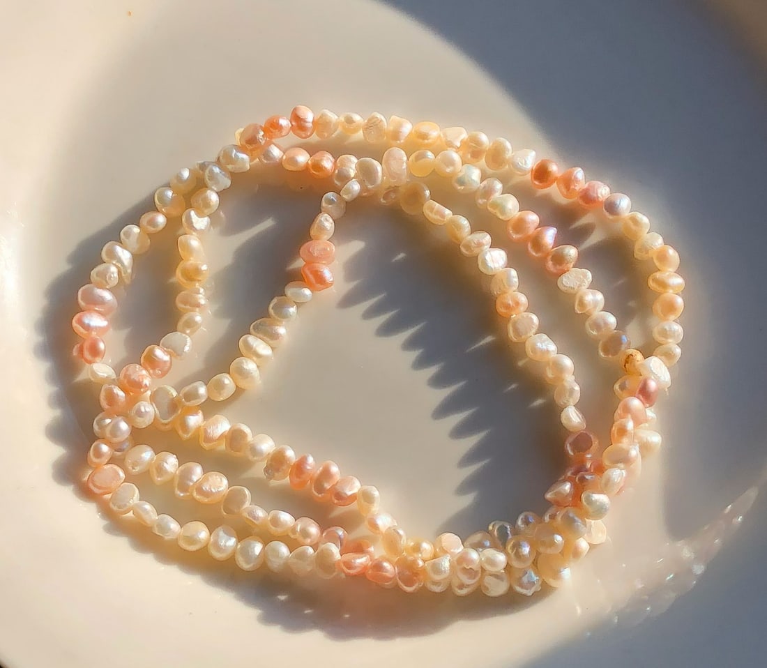 Vintage Pearl Necklace (1 of 2)