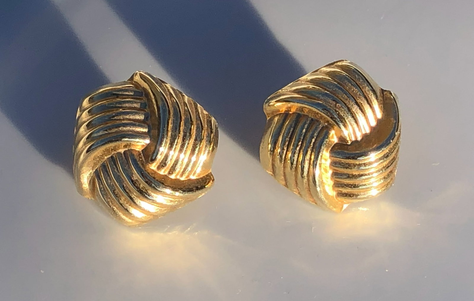 Pair of 14K Gold Earrings: Pair of 14K Gold Earrings, weight 6.8g