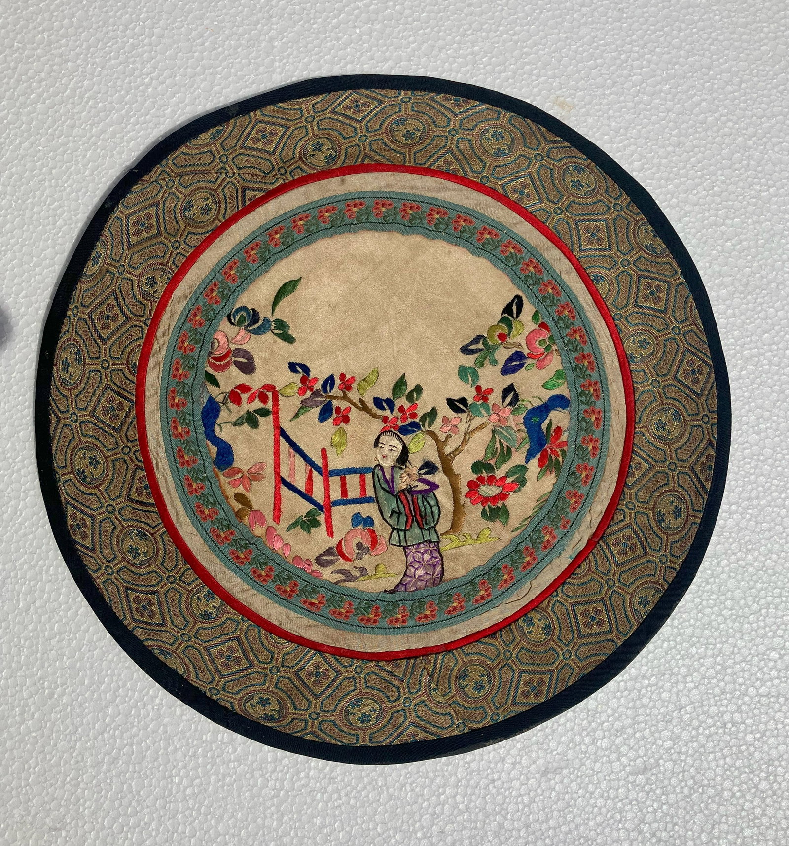 Vintage Embroidery Panel: Vintage Embroidery Panel, Diametyer: 11"