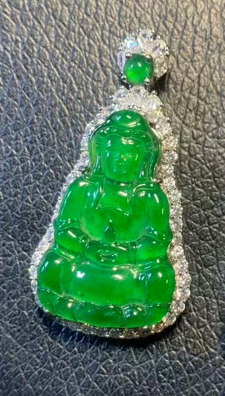 Natural Green Jadeite Pendant with Certificate: Natural Green Jadeite Pendant with Certificate, total size: 1.75"