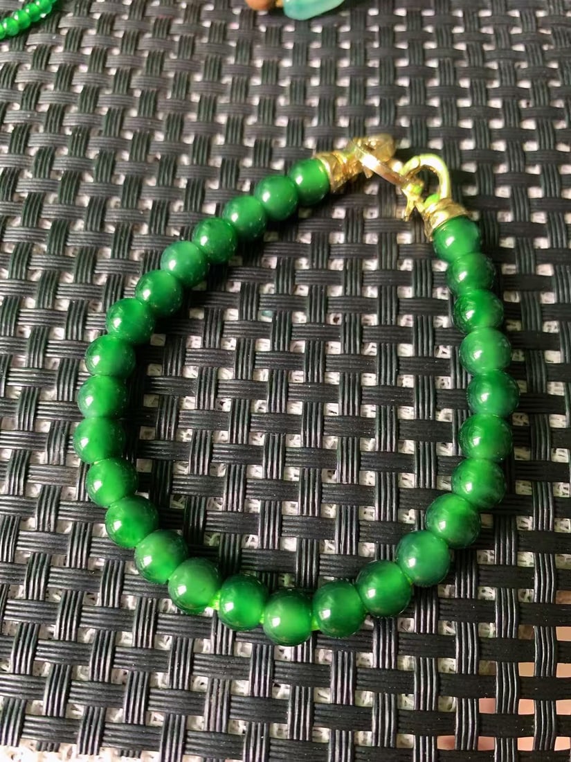 Natural Green Jadeite Beads Bracelet: Natural Green Jadeite Beads Bracelet, Size of each bead:7mm