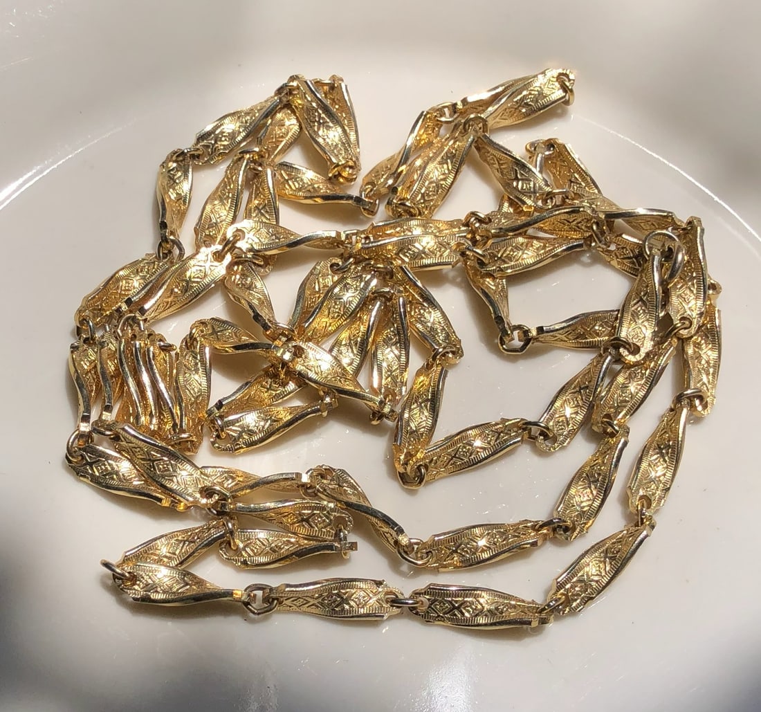 Elegant gold color chain necklace with a classic design (1 of 1)