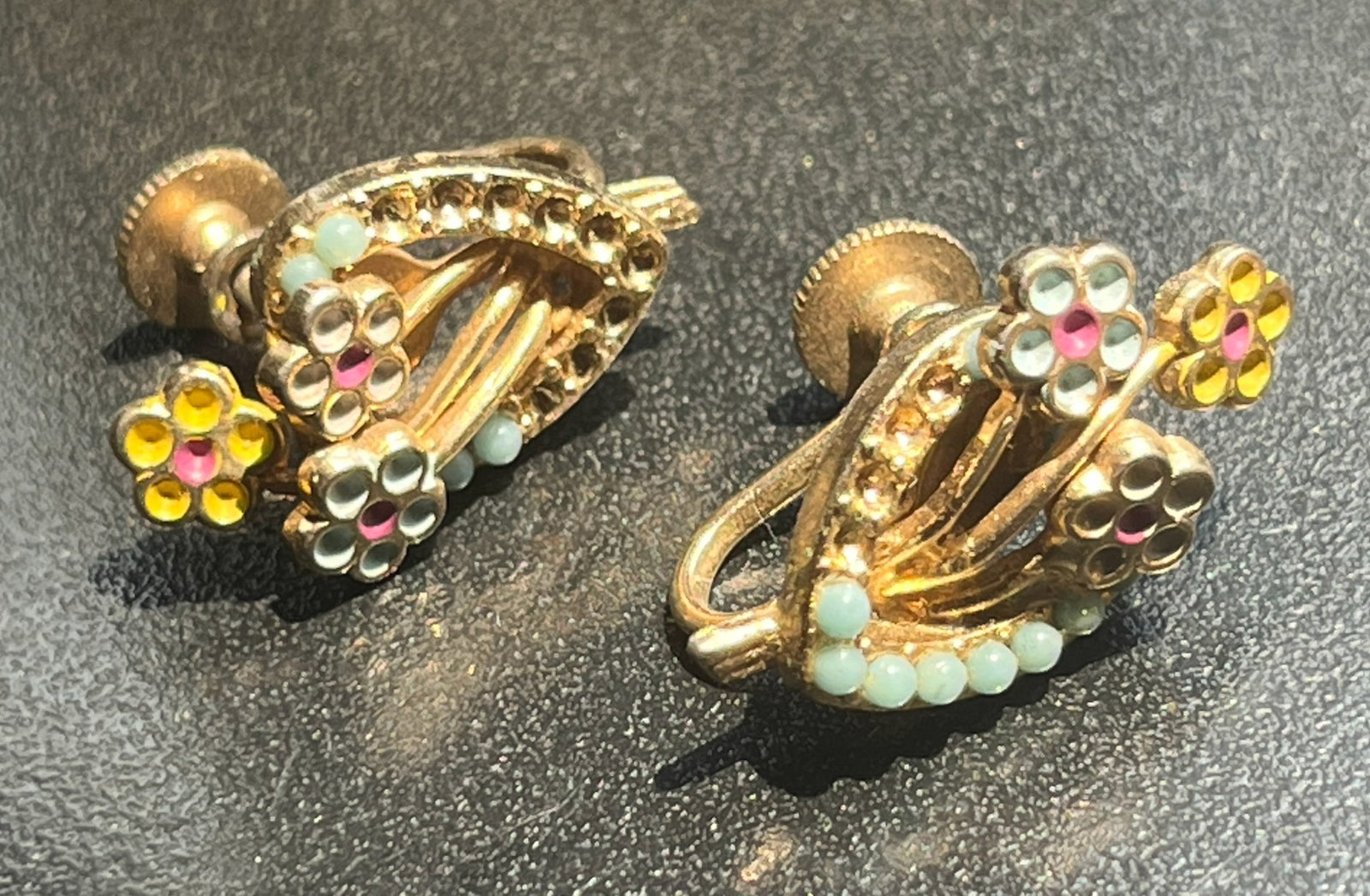 Elegant vintage floral earrings with colorful gemstones (1 of 3)