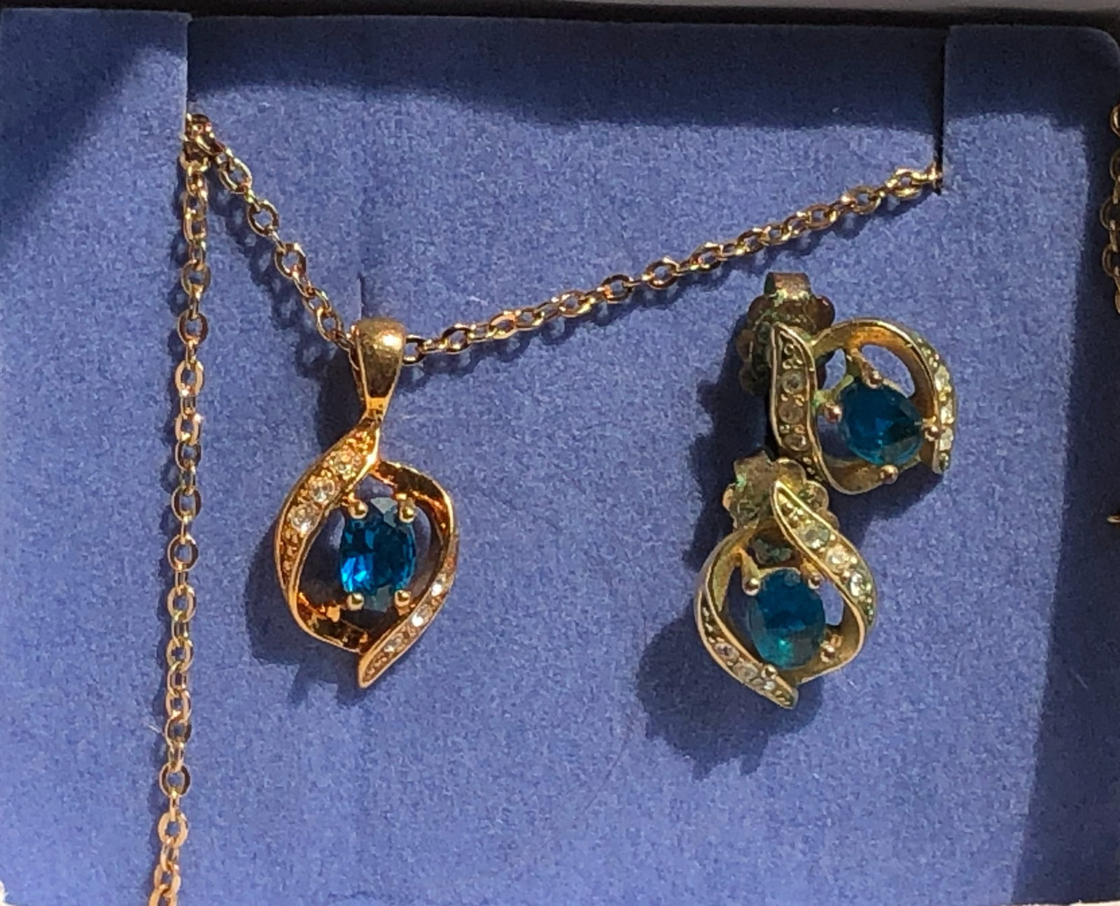A beautiful gold plated jewelry set featuring blue gemstones and intricate design: A beautiful gold plated jewelry set featuring blue gemstones and intricate design