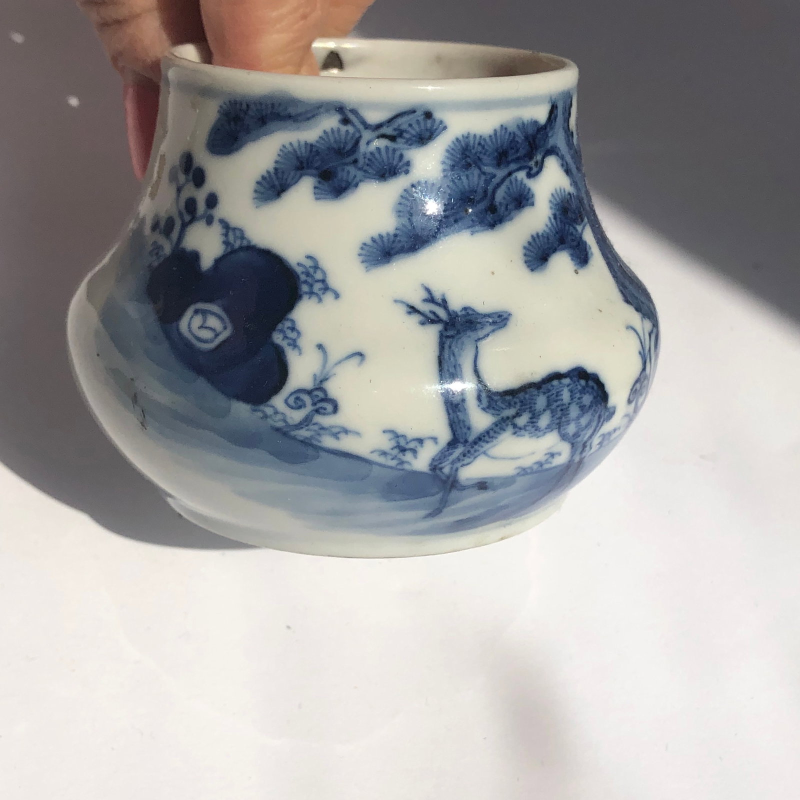 Antique Chinese Blue and white Water Pot: Antique Chinese Blue and white Water Pot, Size: 3.25" x 2.5"