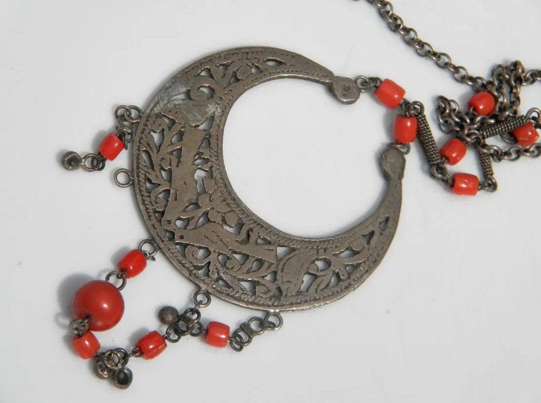 Antique Silver Coral Necklace: Antique Silver Coral Necklace