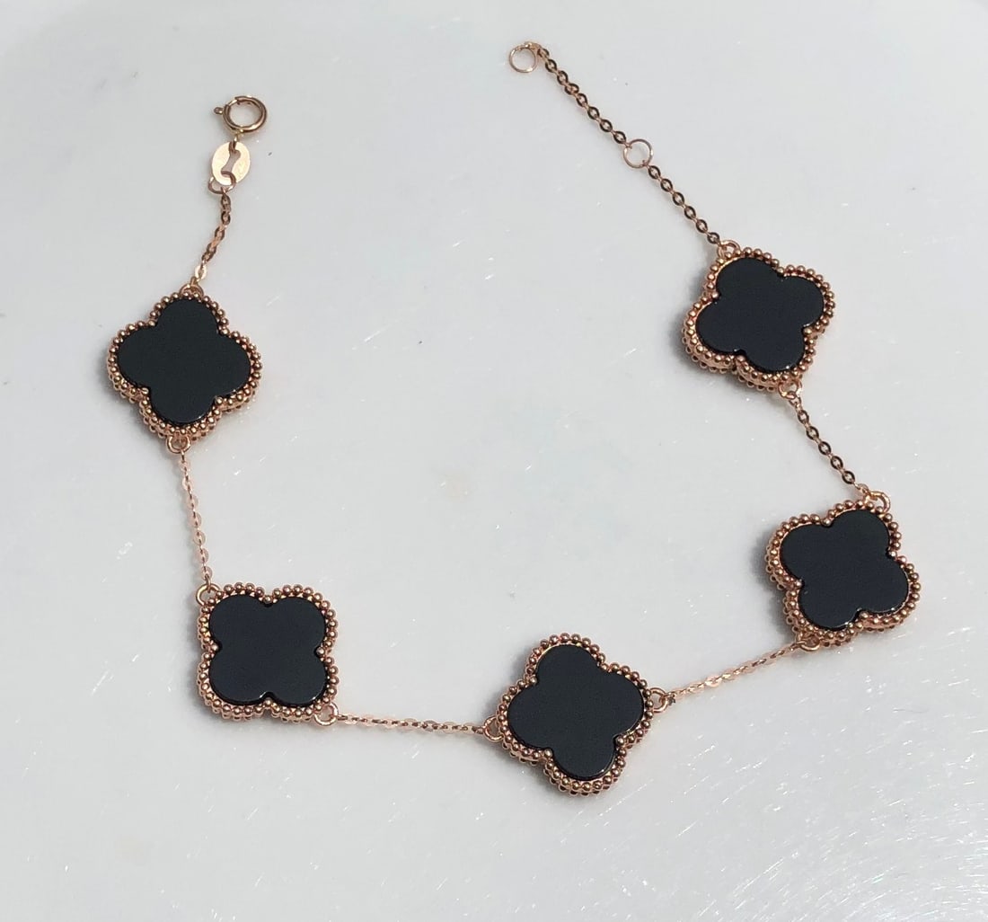 18K Gold Bracelet: 18K Gold Bracelet, Size of each flower: 14mm