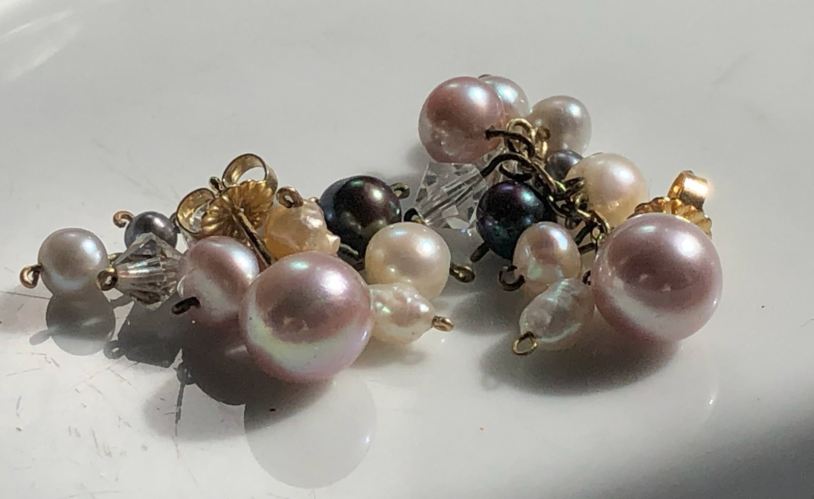 Pair of 14K Gold Pearl Earrings: Pair of 14K Gold Pearl Earrings, weight 5.6g