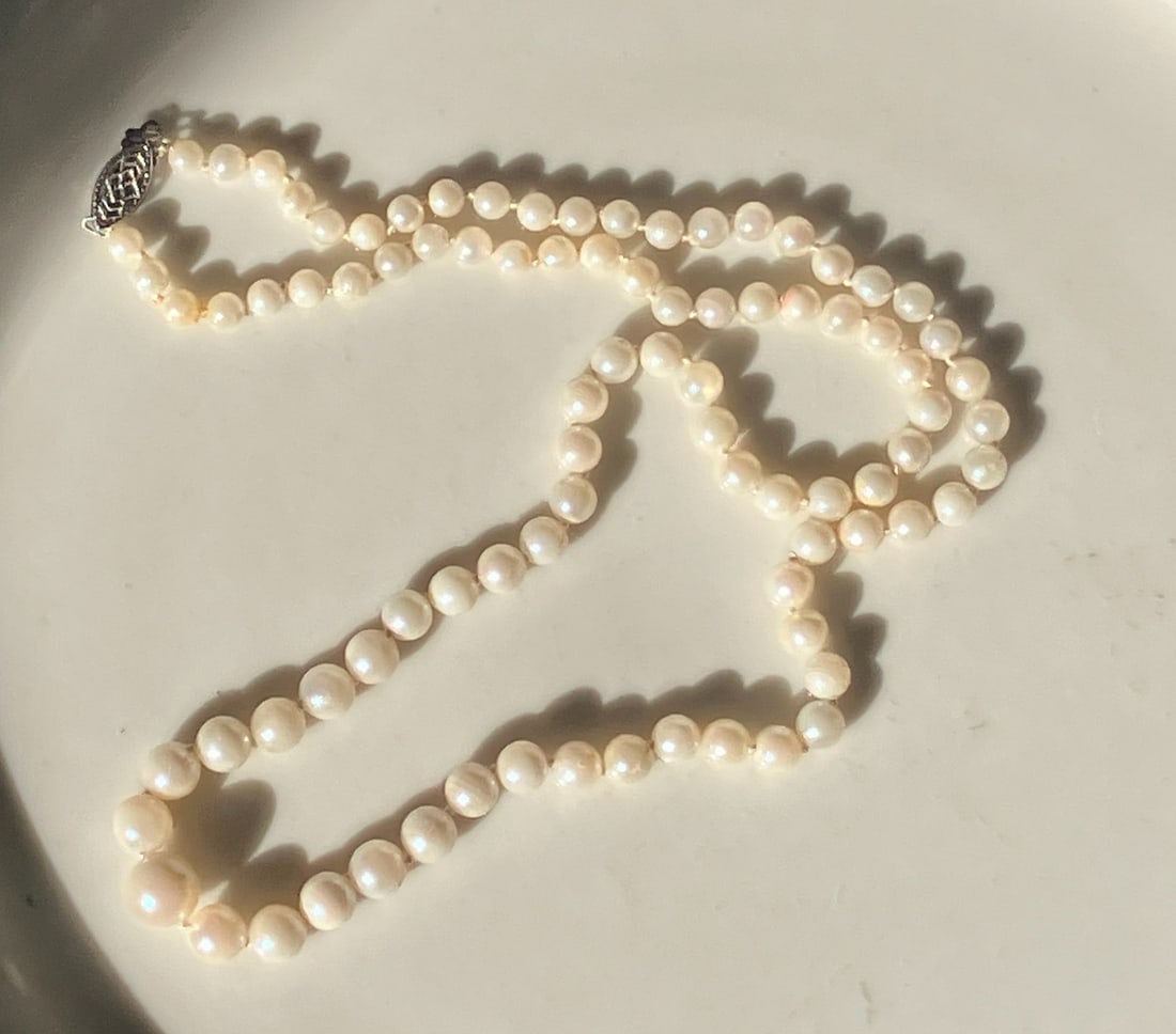 14K Gold Clasp Pearl Necklace: 14K Gold Clasp Pearl Necklace