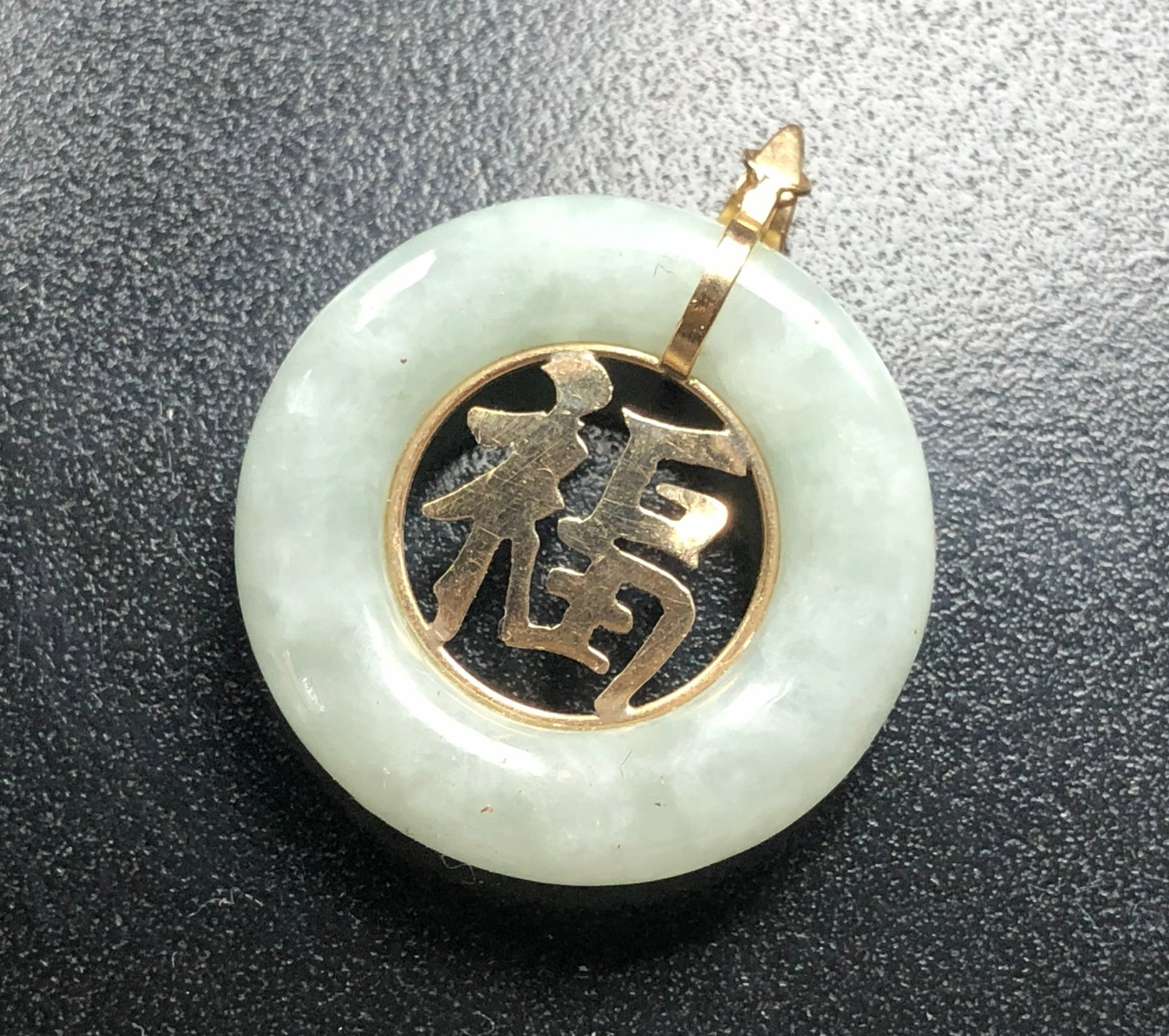 14K Gold Jade Pendant: 14K Gold Jade Pendant, weight 5.1g