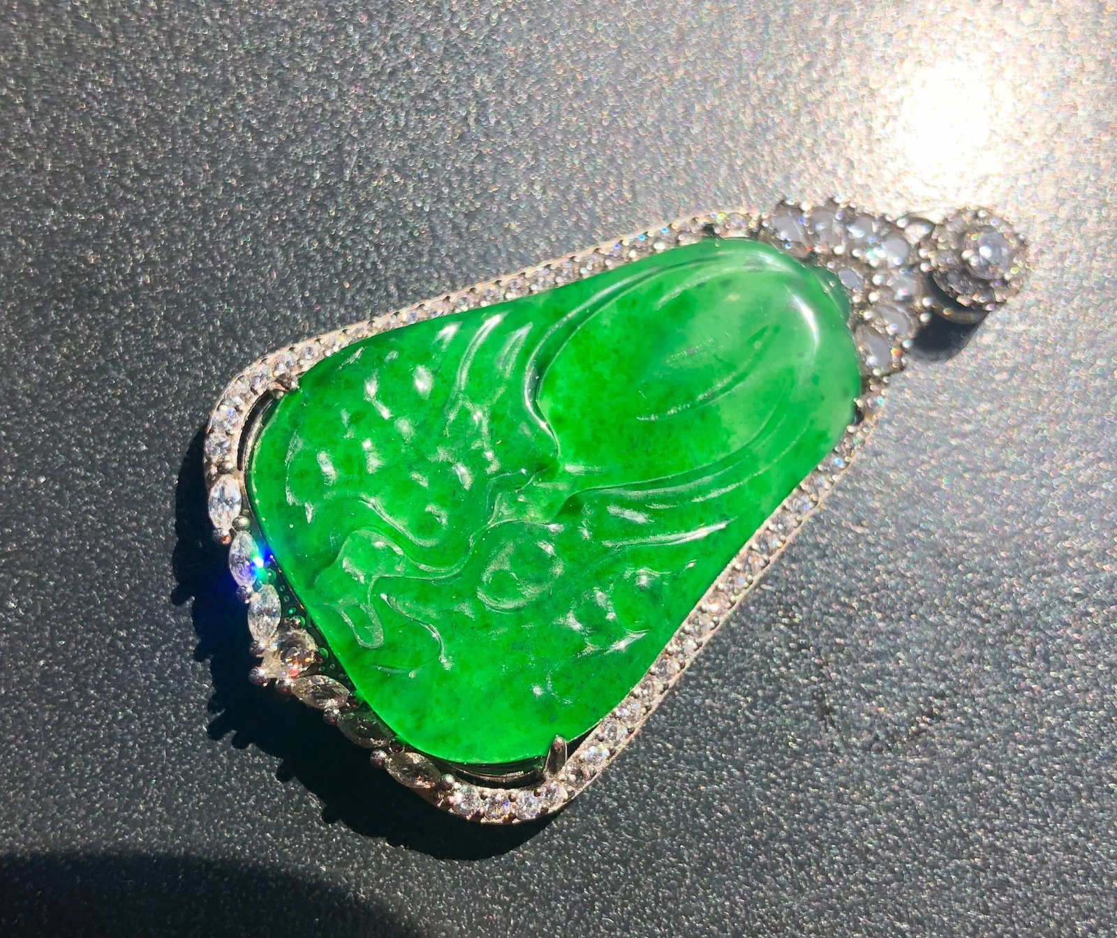Natural Jadeite Pendant: Natural Jadeite Pendant, Size total: