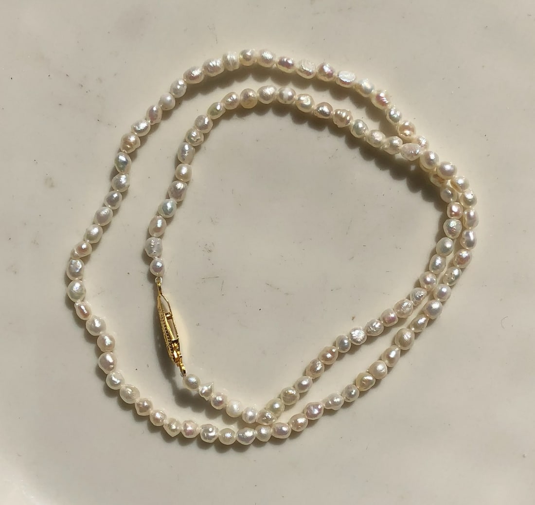 Vintage Pearl Necklace (1 of 1)