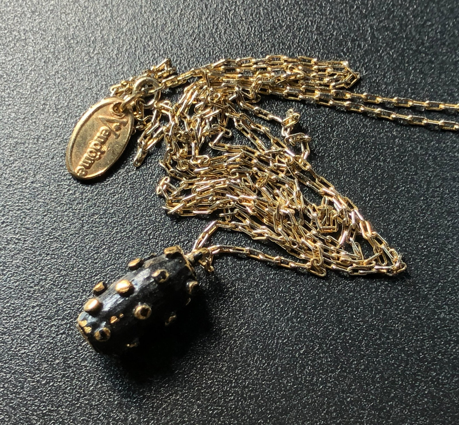 Gold Filled Chain Necklace with Pendant: Elegant gold filled chain necklace featuring a unique pendant design.