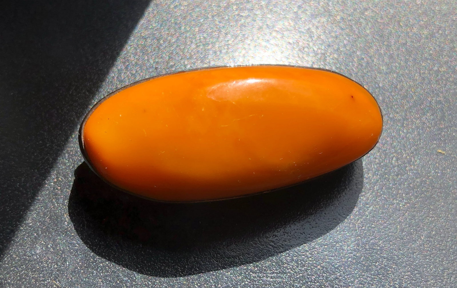 Vintage Amber Brooch Pin: Vintage Amber Brooch Pin, Size: 2"