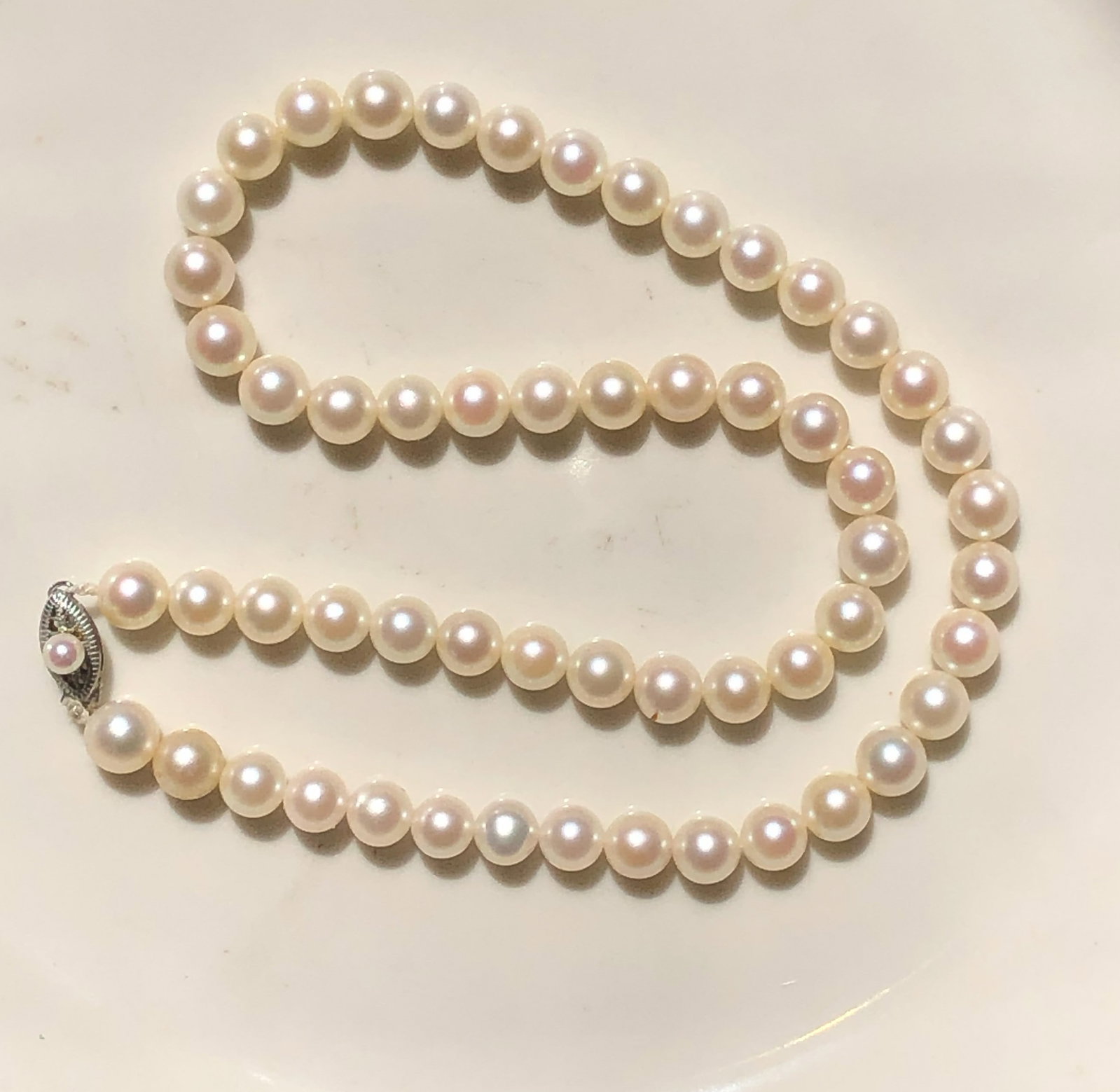 Vintage Pearl Necklace with 14K Gold Clasp: Vintage Pearl Necklace with 14K Gold Clasp, Length: 16", Size of each bead: 7mm