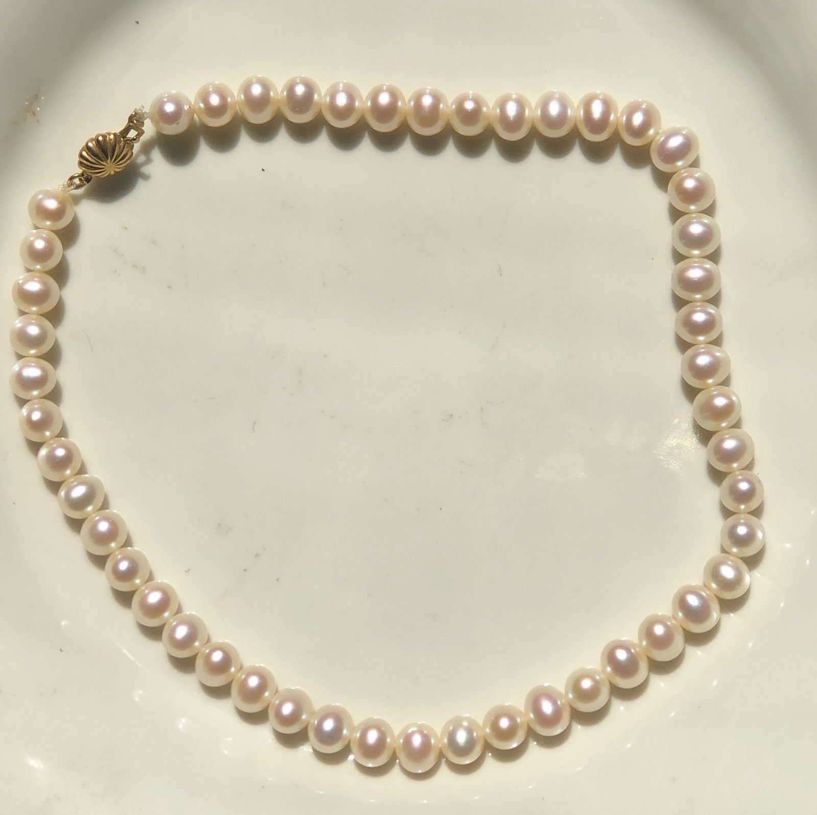 Vintage Pearl Necklace with 18K Gold Clasp: Vintage Pearl Necklace with 18K Gold Clasp, Length: 14", Size of each bead: 9mm