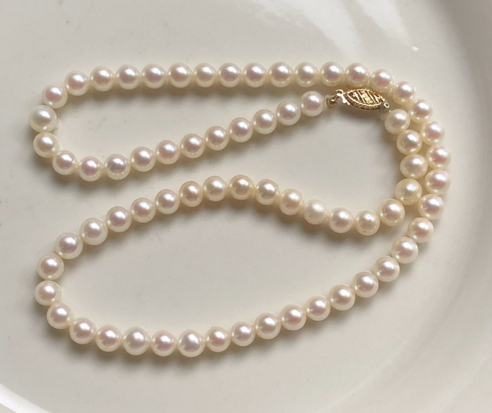 14K Gold Clasp Pearl Necklace: 14K Gold Clasp Pearl Necklace, Length: 18"