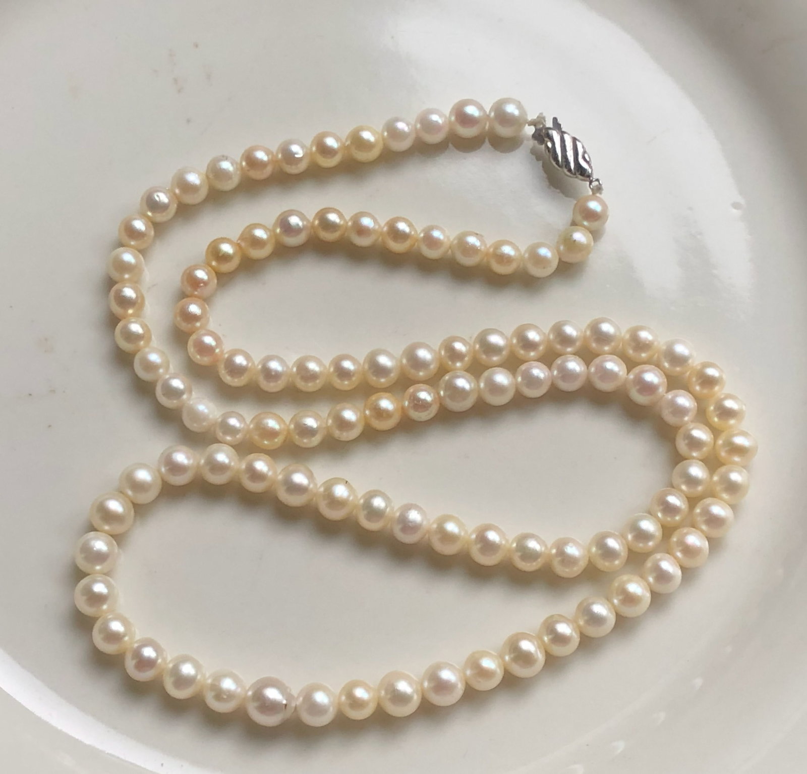 14K Gold Clasp Pearl Necklace: 14K Gold Clasp Pearl Necklace, Length: 24"