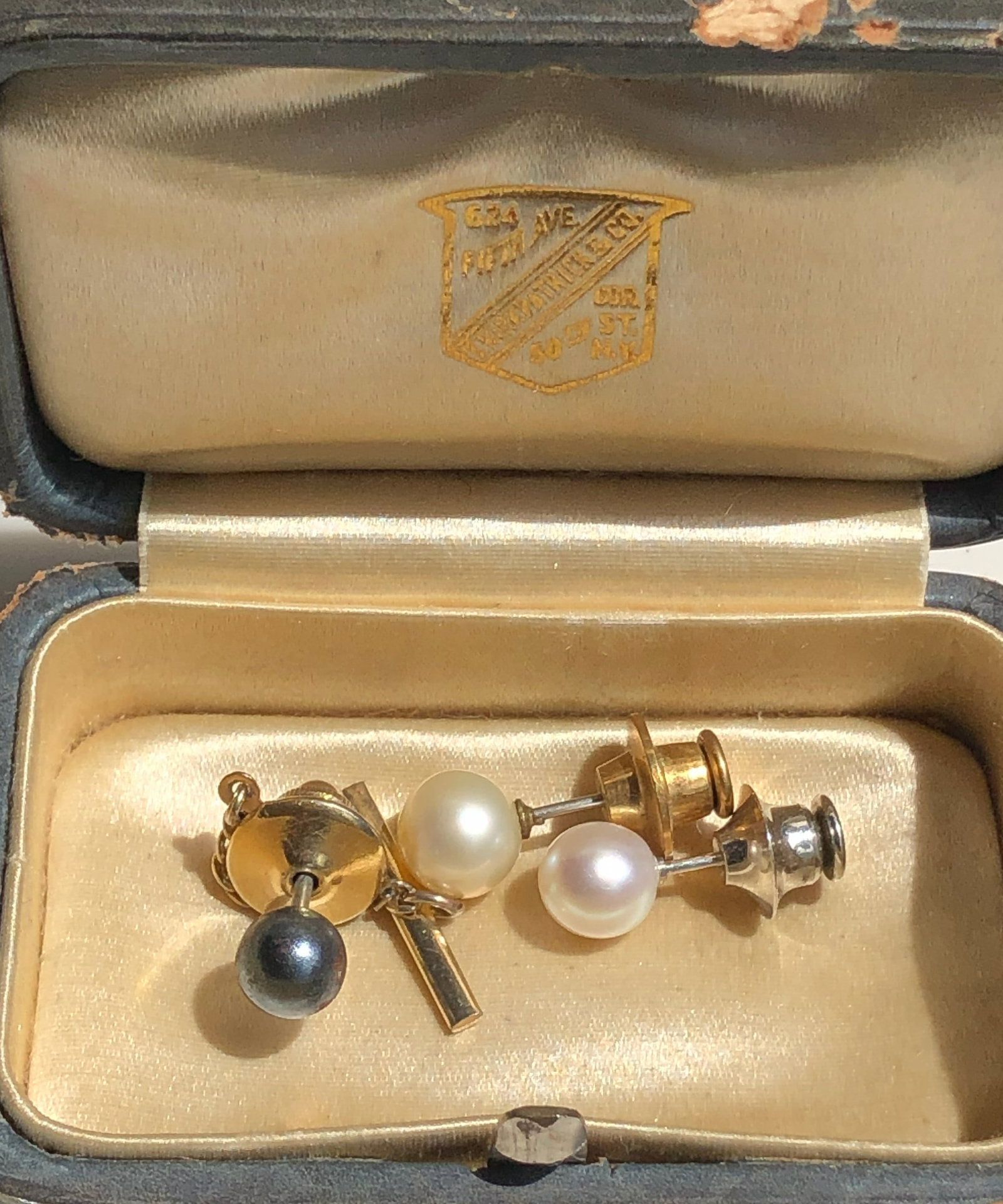 Group of Pearl Pins with Origional Box: Group of Pearl Pins with Origional Box