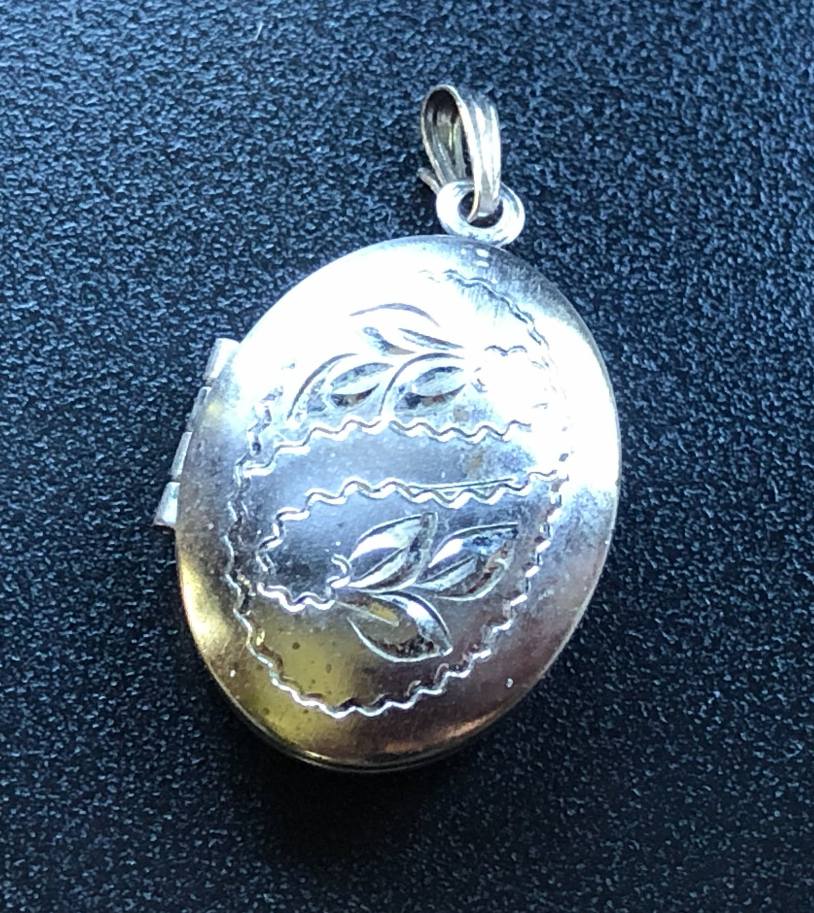 Vintage Silver Pendant: Vintage Silver Pendant