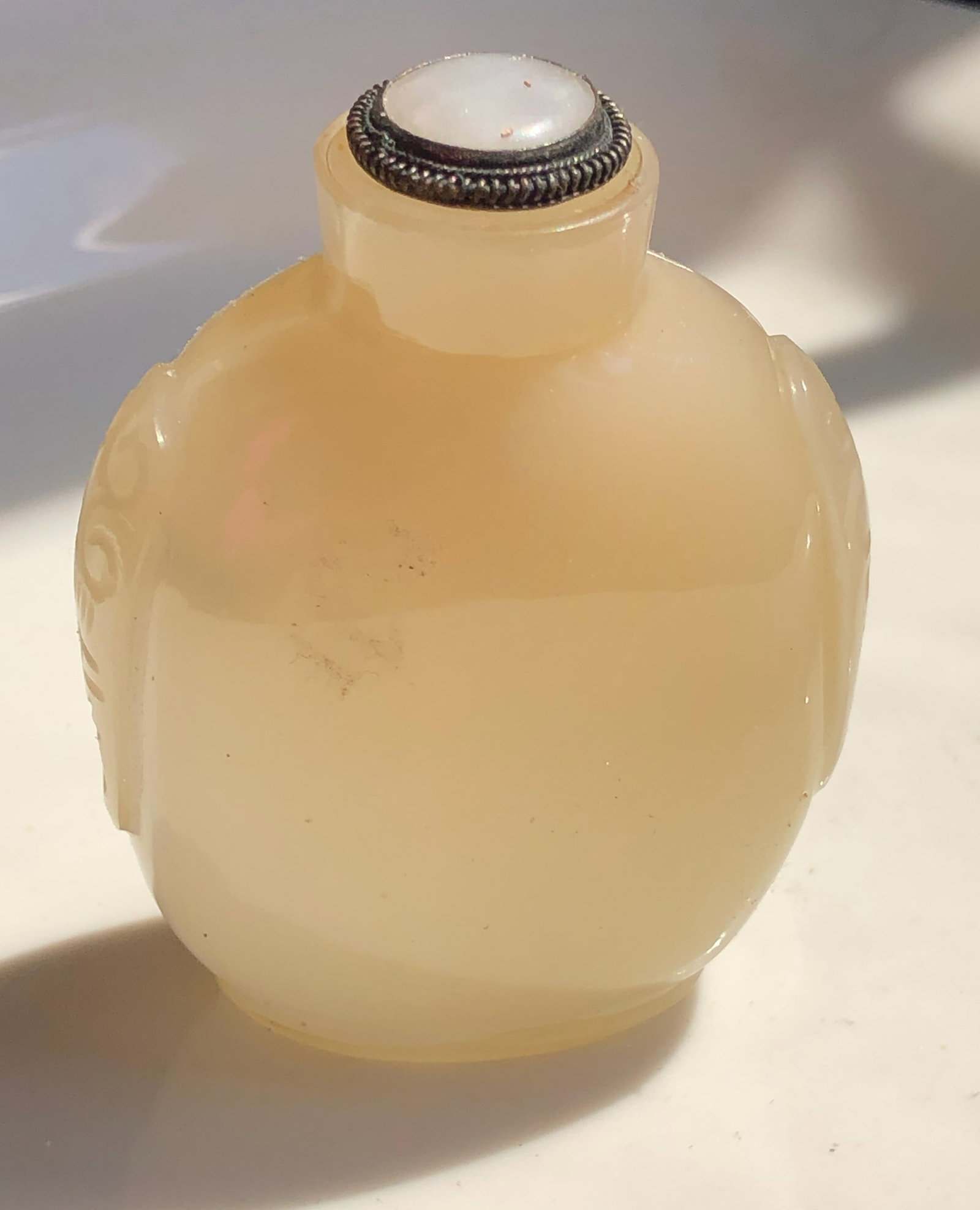 Antique Carnelian Snuff Bottle: Antique Carnelian Snuff Bottle, Size: 2.5"