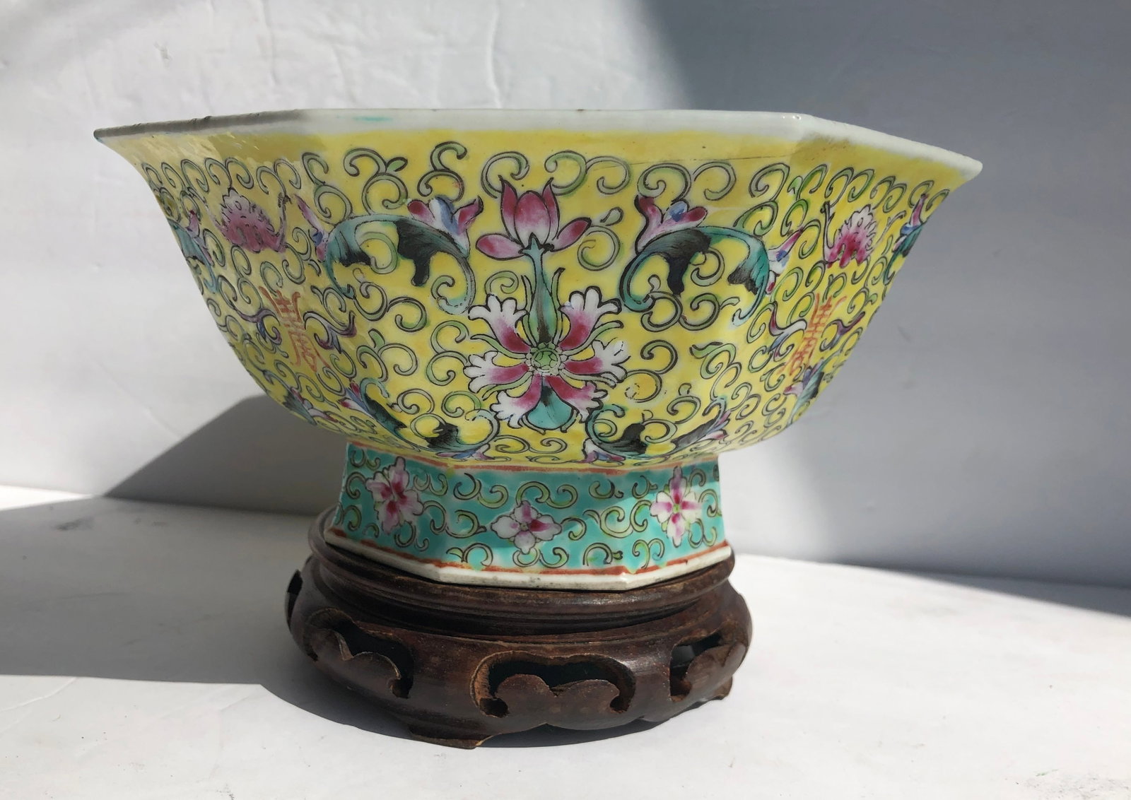 Antique Chinese Yellow Famille Rose Bowl Marked Jia Qing: Antique Chinese Yellow Famille Rose Bowl Marked Jia Qing, Size:6"