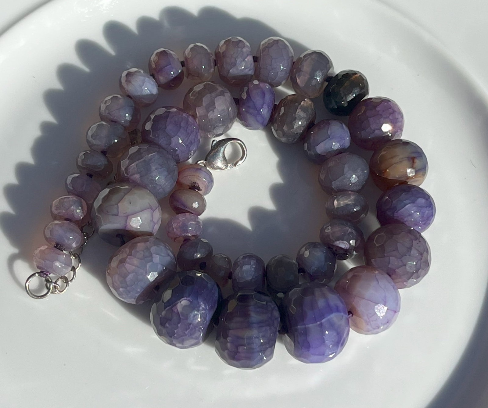 Vintage Agate Necklace with Silver Clasp: Vintage Agate Necklace with Silver Clasp