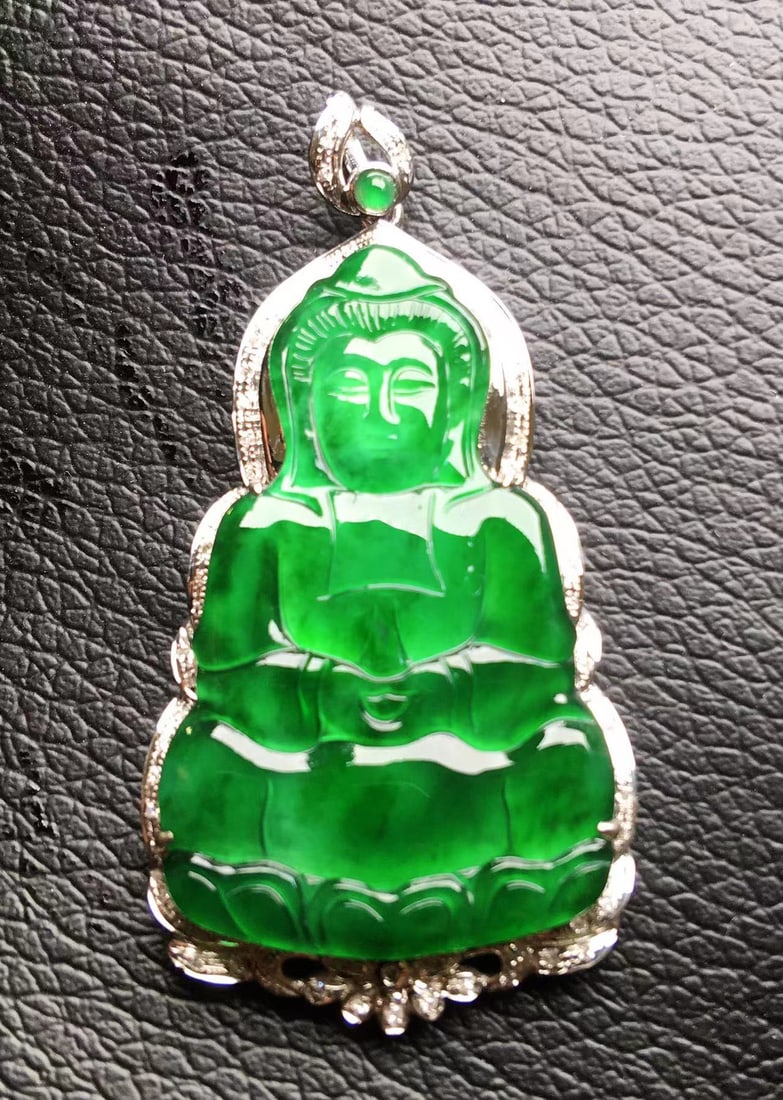 18K Gold Diamond Natural Jadeite Pendant, total Size: 2": 18K Gold Diamond Natural Jadeite Pendant, total Size: 2"