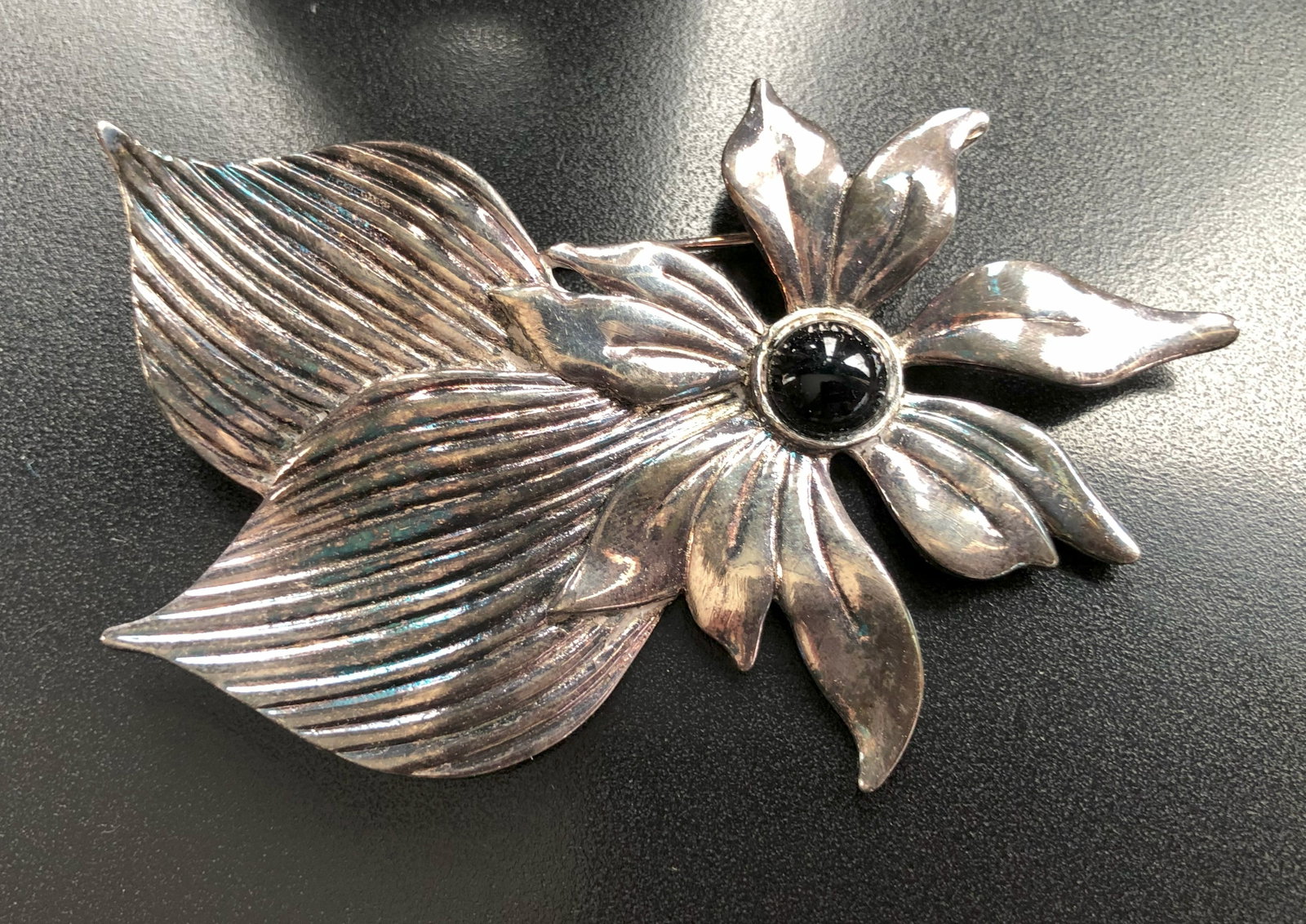 Vintage Silver Plated Brooch Pin: Vintage Silver Plated Brooch Pin, Size: 3", weight 32.7g