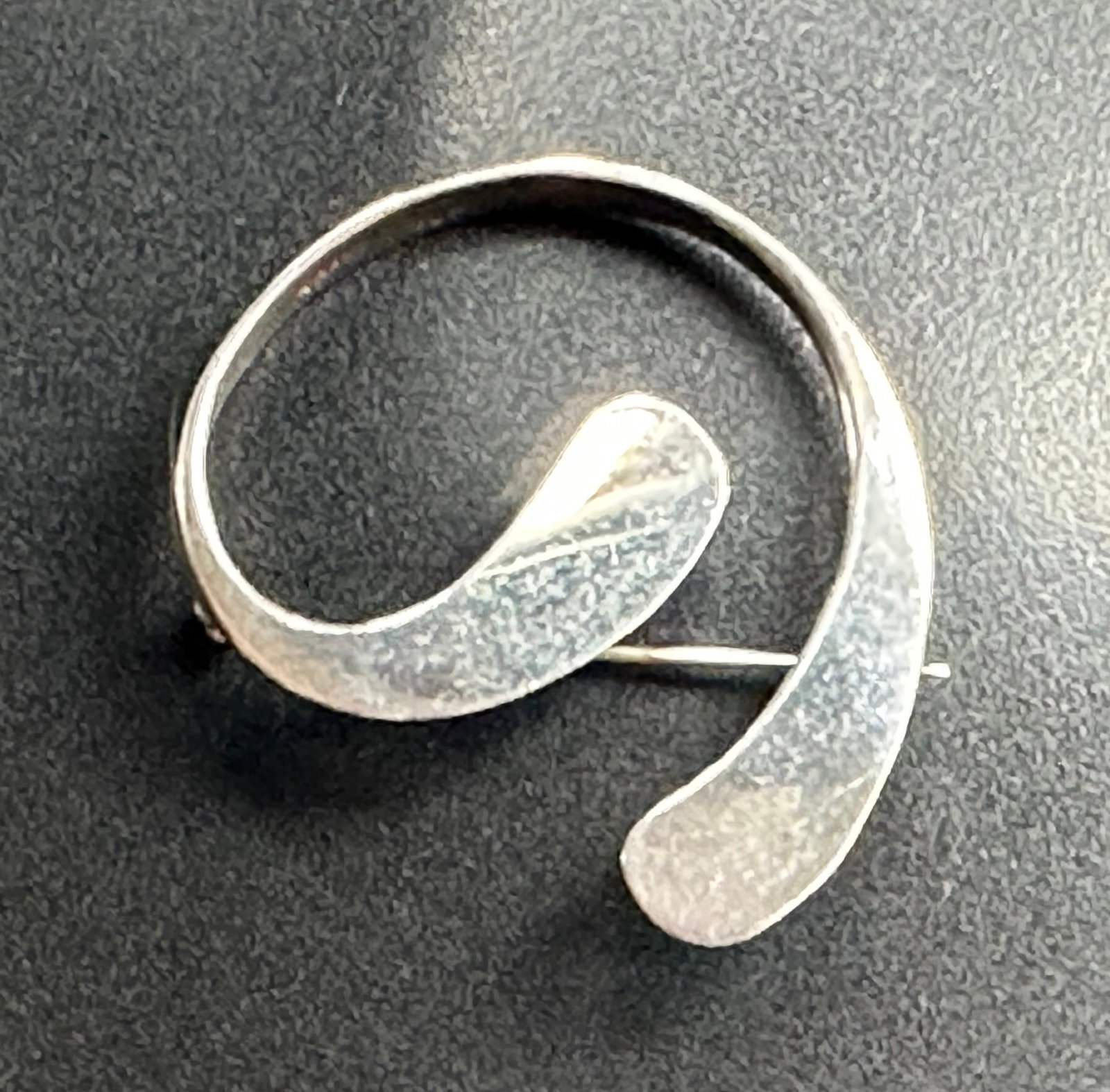 Vintage Silver Brooch Pin: Vintage Silver Brooch Pin, weight 7.8g