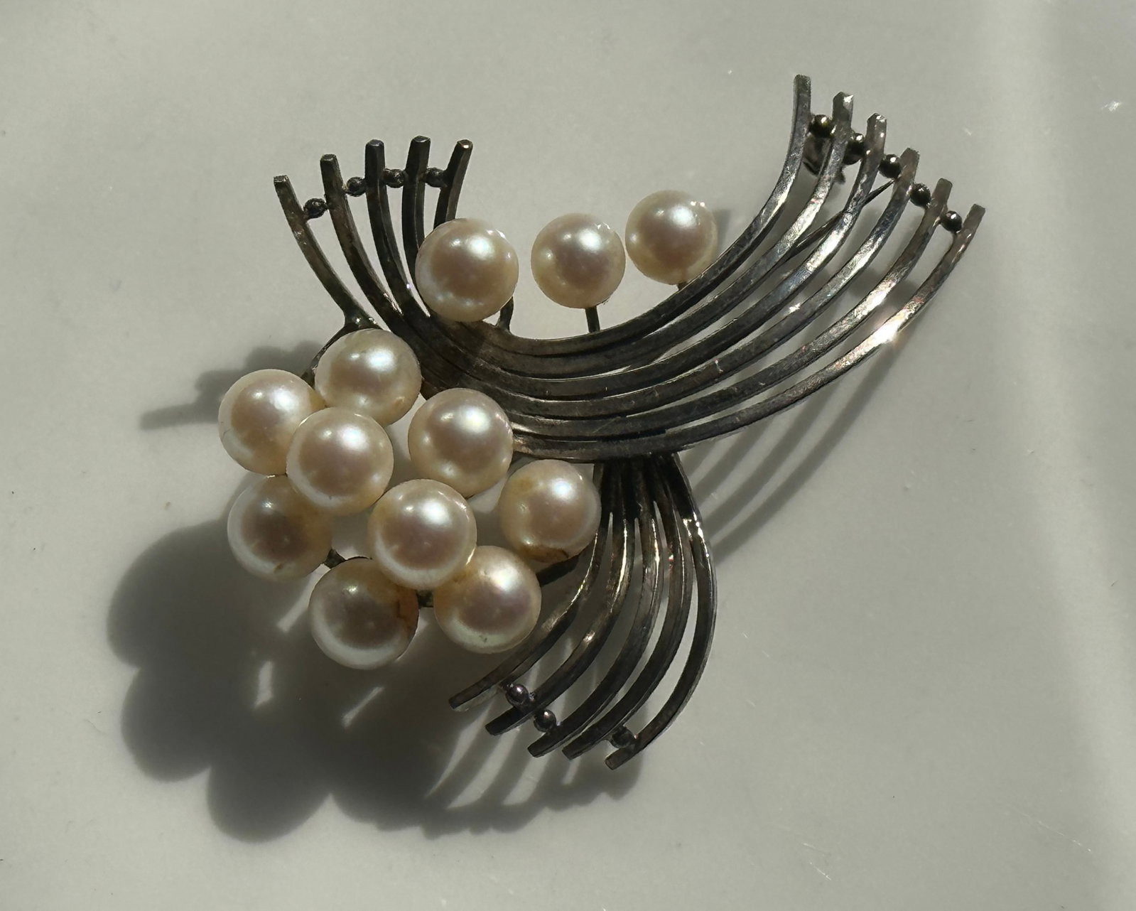 Vintage Silver Pearl Brooch Pin: Vintage Silver Pearl Brooch Pin, Size:2.25"